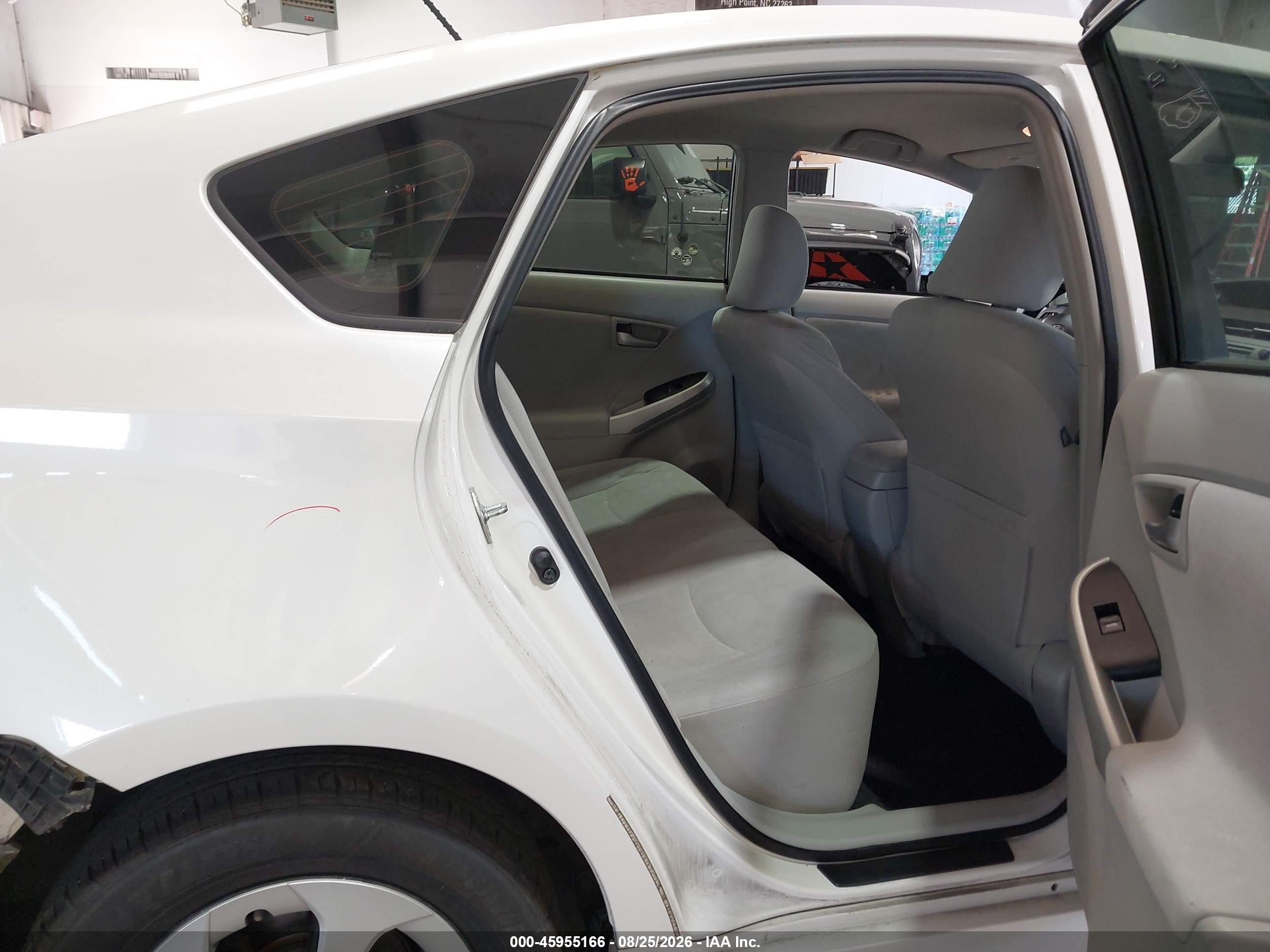 2013 Toyota Prius Two Белый vin: JTDKN3DU1D5628344