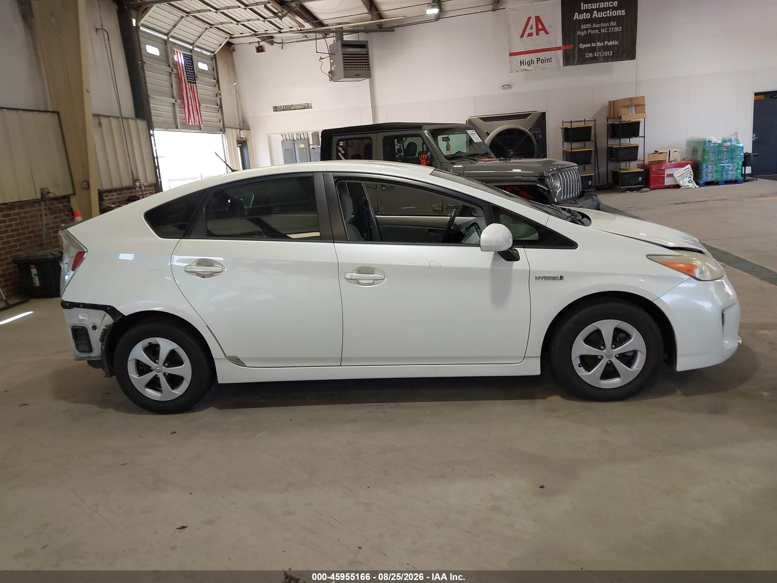 2013 Toyota Prius Two Белый vin: JTDKN3DU1D5628344