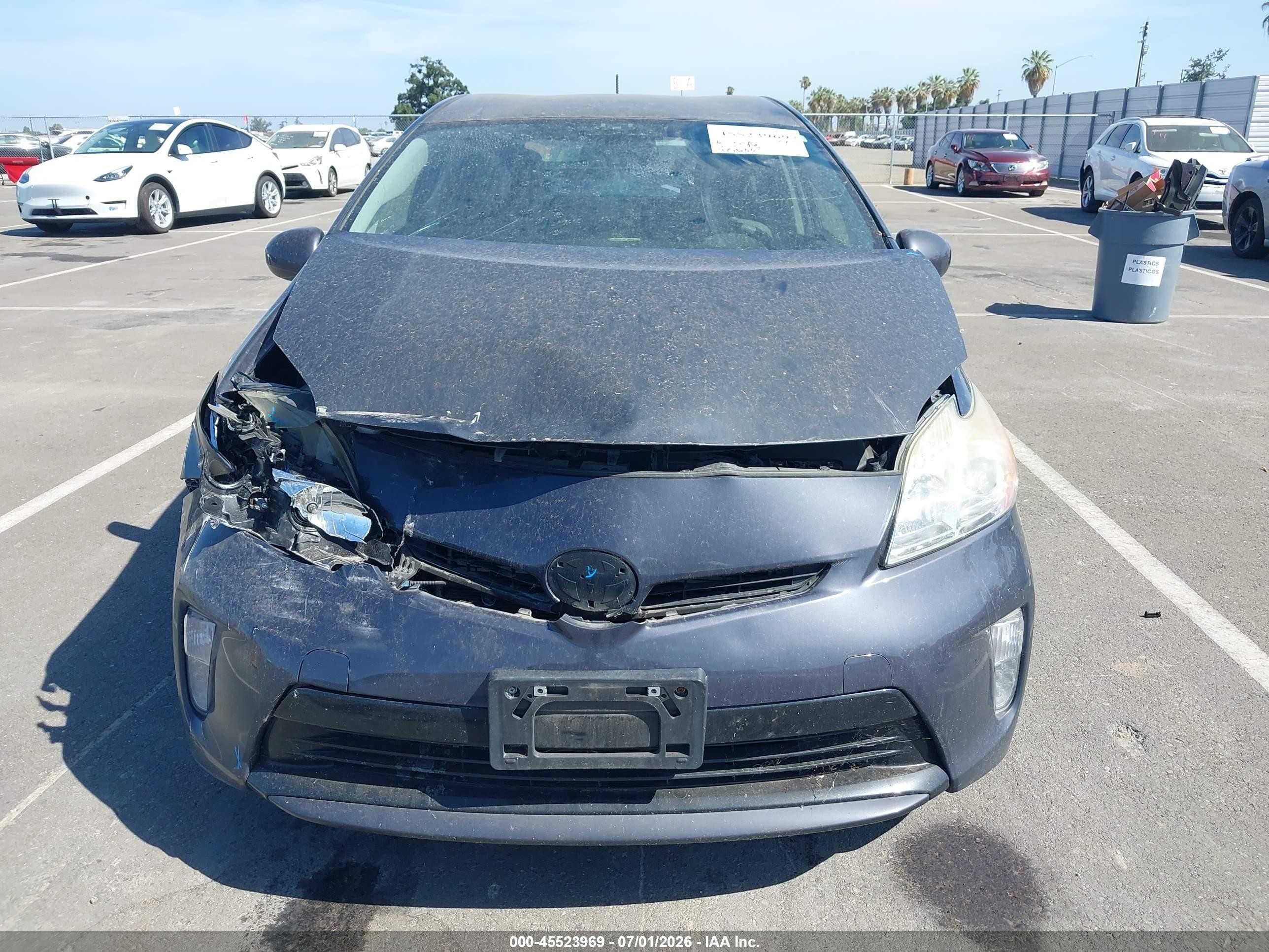 2014 Toyota Prius Three Серый vin: JTDKN3DU1E0361365