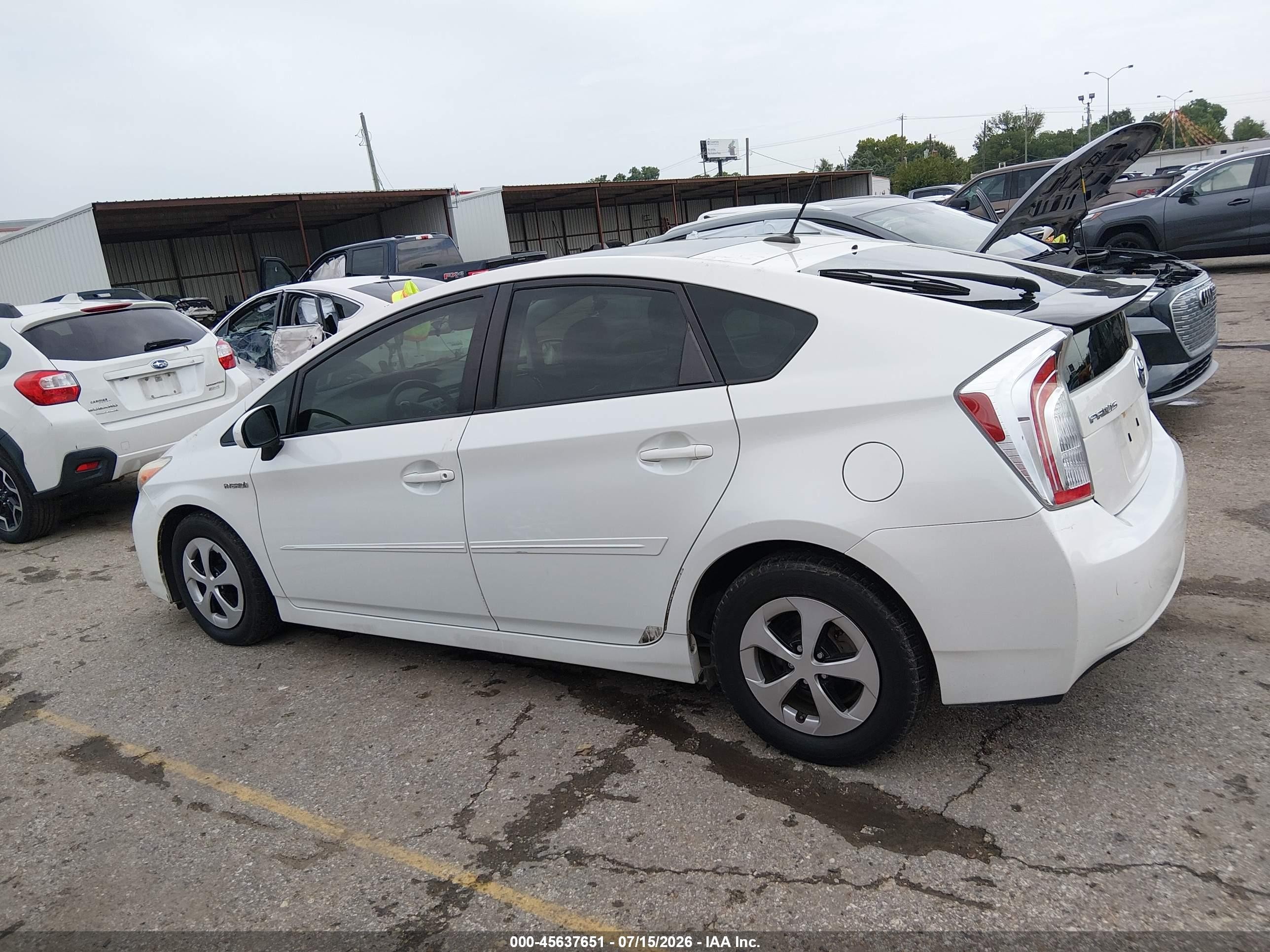 2014 Toyota Prius Four White vin: JTDKN3DU1E1751893