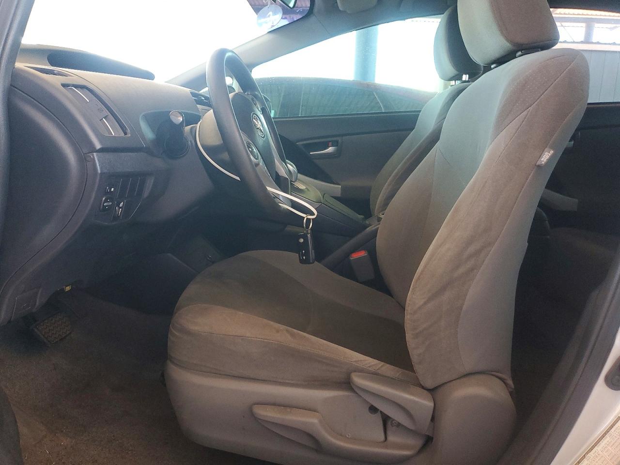 2014 Toyota Prius Three Silver vin: JTDKN3DU1E1761808