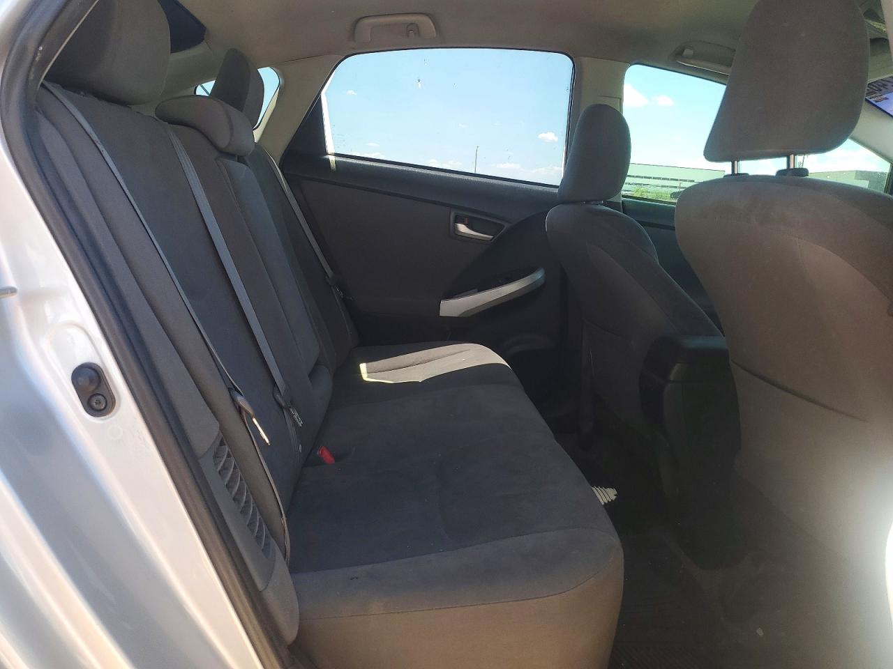 2014 Toyota Prius Three Silver vin: JTDKN3DU1E1761808