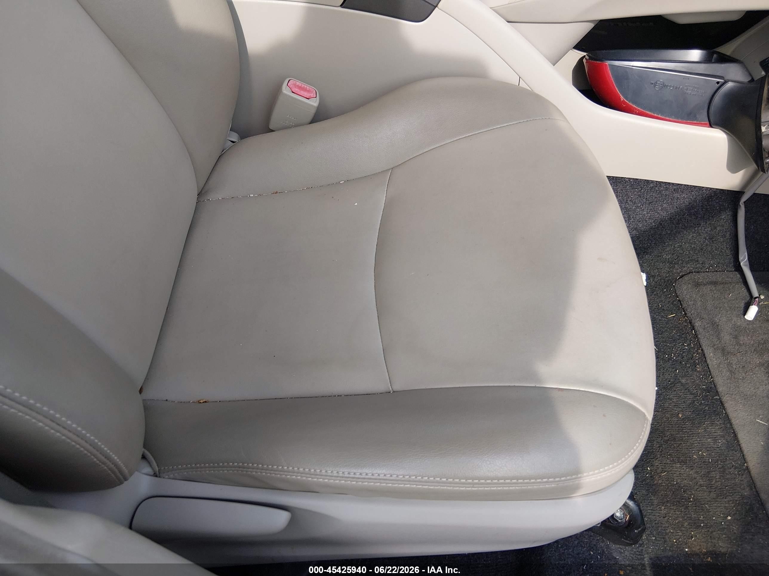 2015 Toyota Prius   Red vin: JTDKN3DU1F0407813