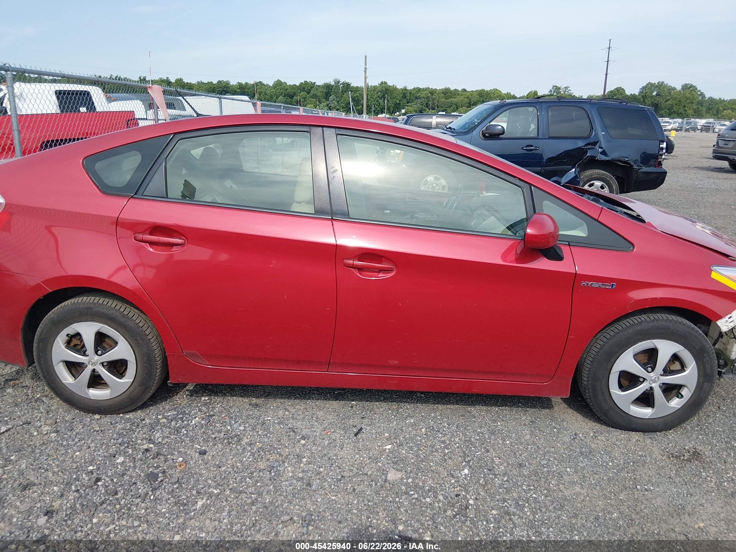 2015 Toyota Prius   Red vin: JTDKN3DU1F0407813