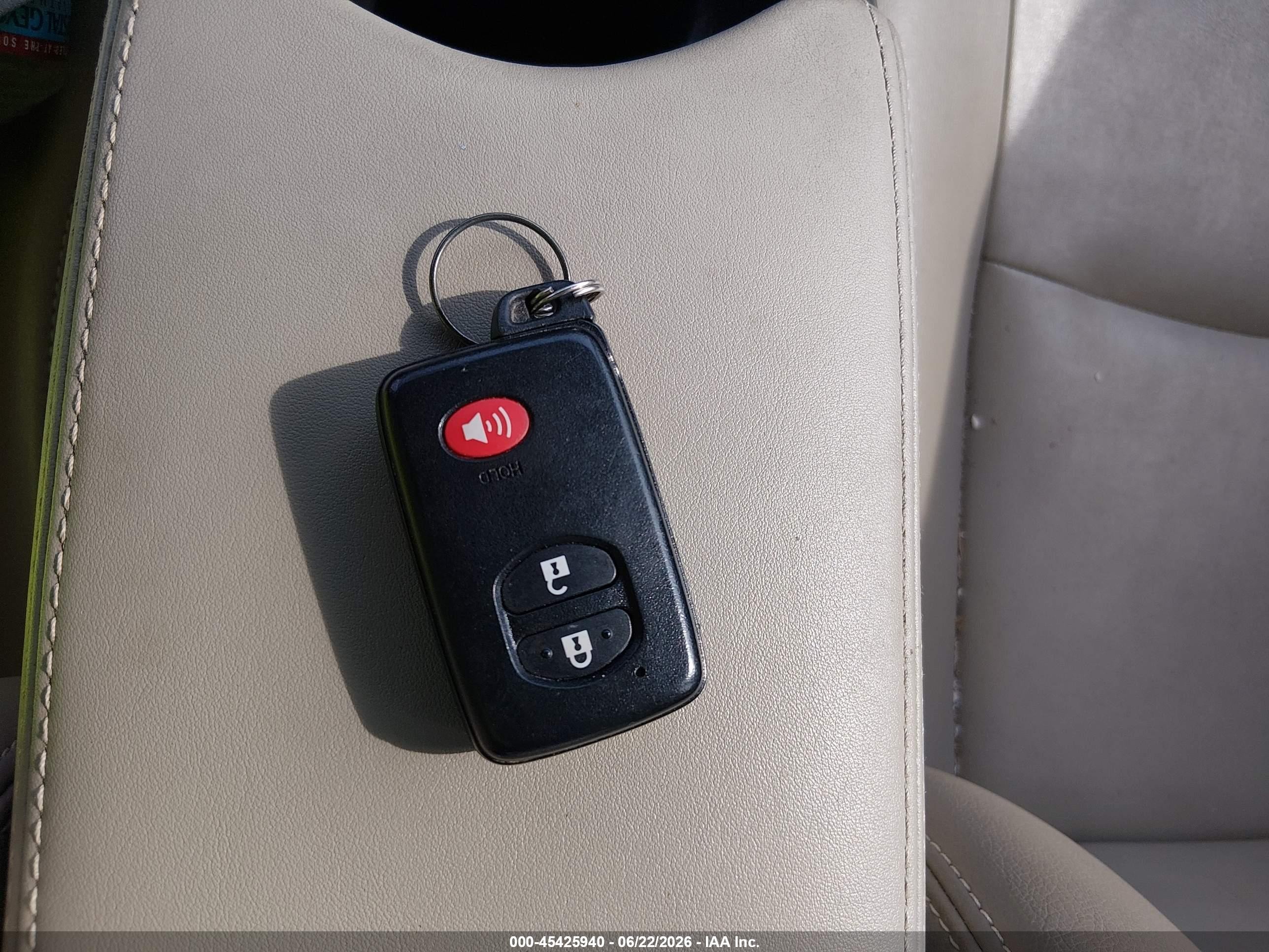 2015 Toyota Prius   Red vin: JTDKN3DU1F0407813