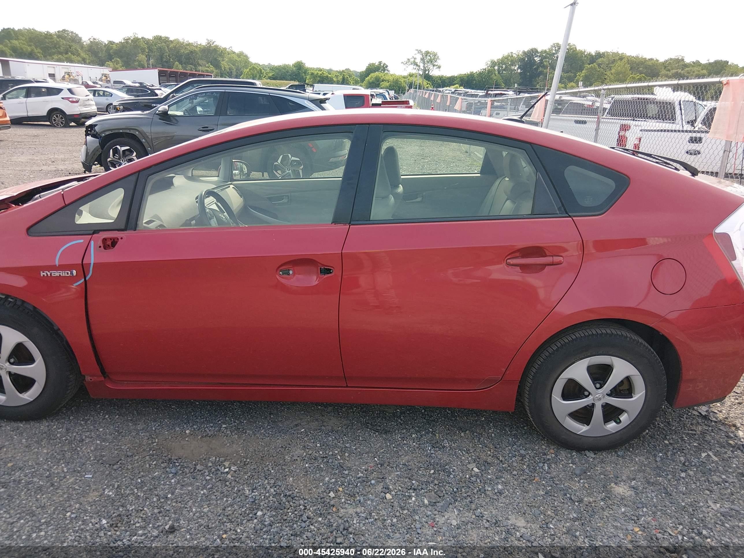 2015 Toyota Prius   Red vin: JTDKN3DU1F0407813