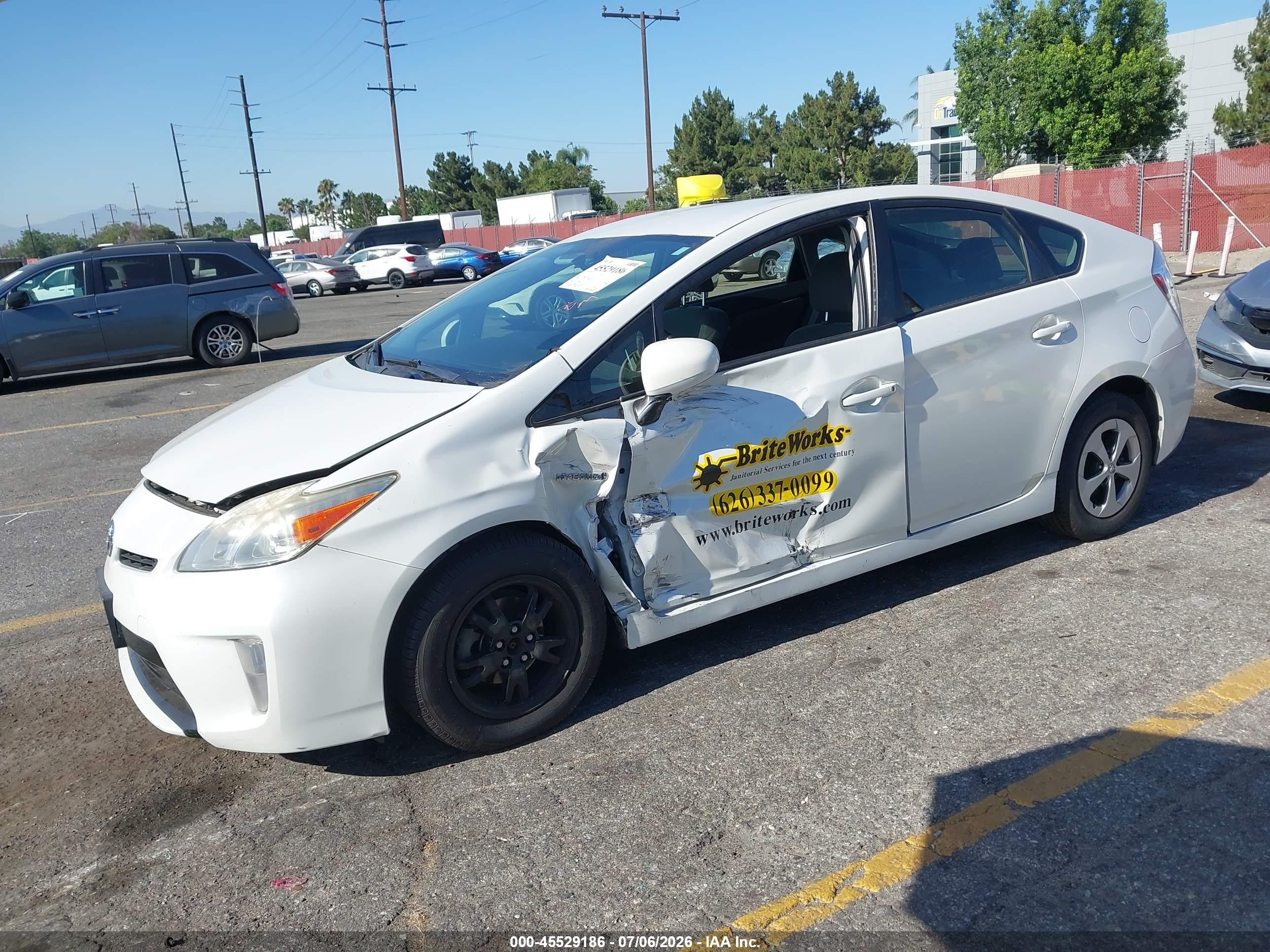 2015 Toyota Prius Two White vin: JTDKN3DU1F0414583