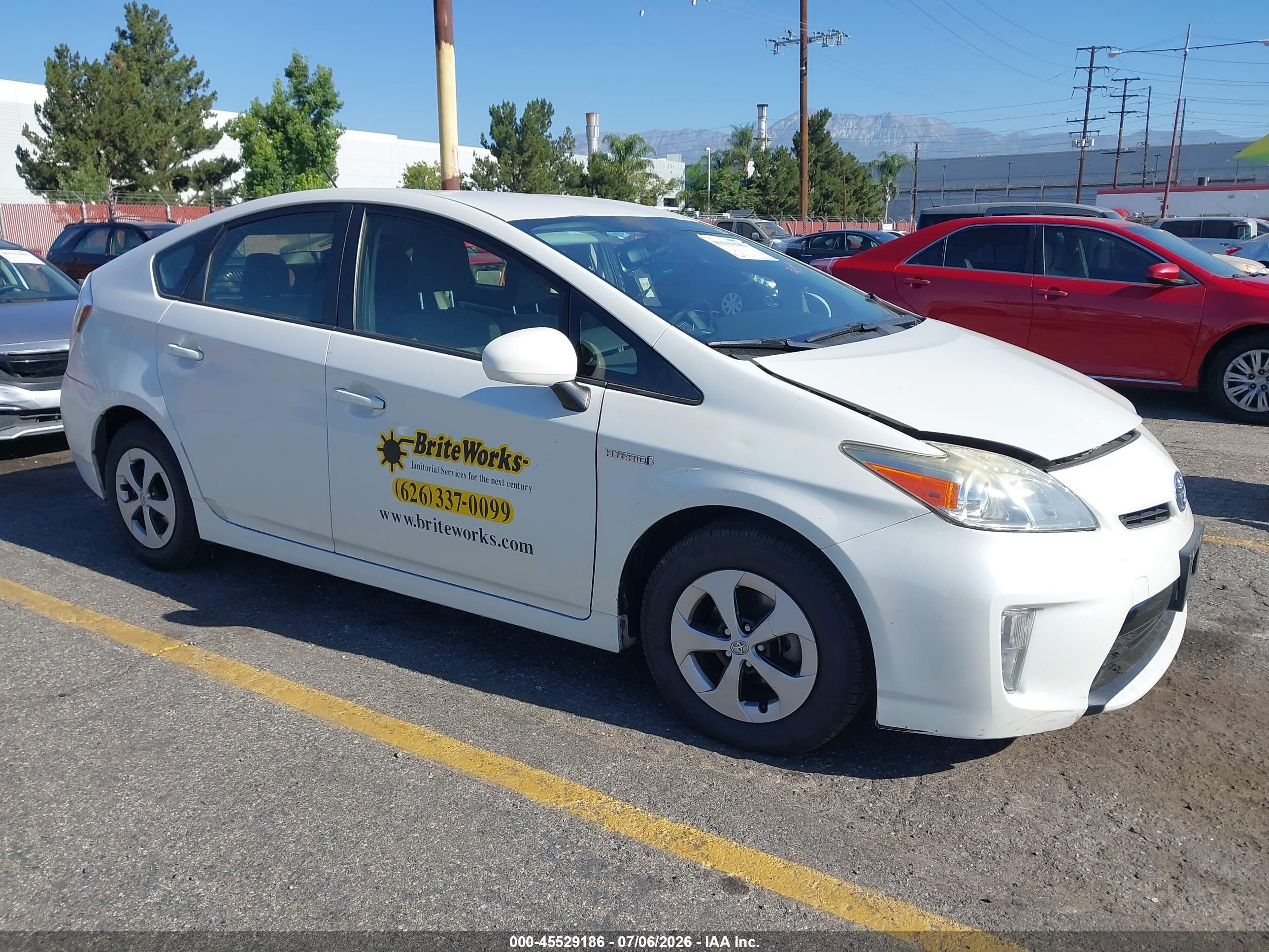 2015 Toyota Prius Two White vin: JTDKN3DU1F0414583