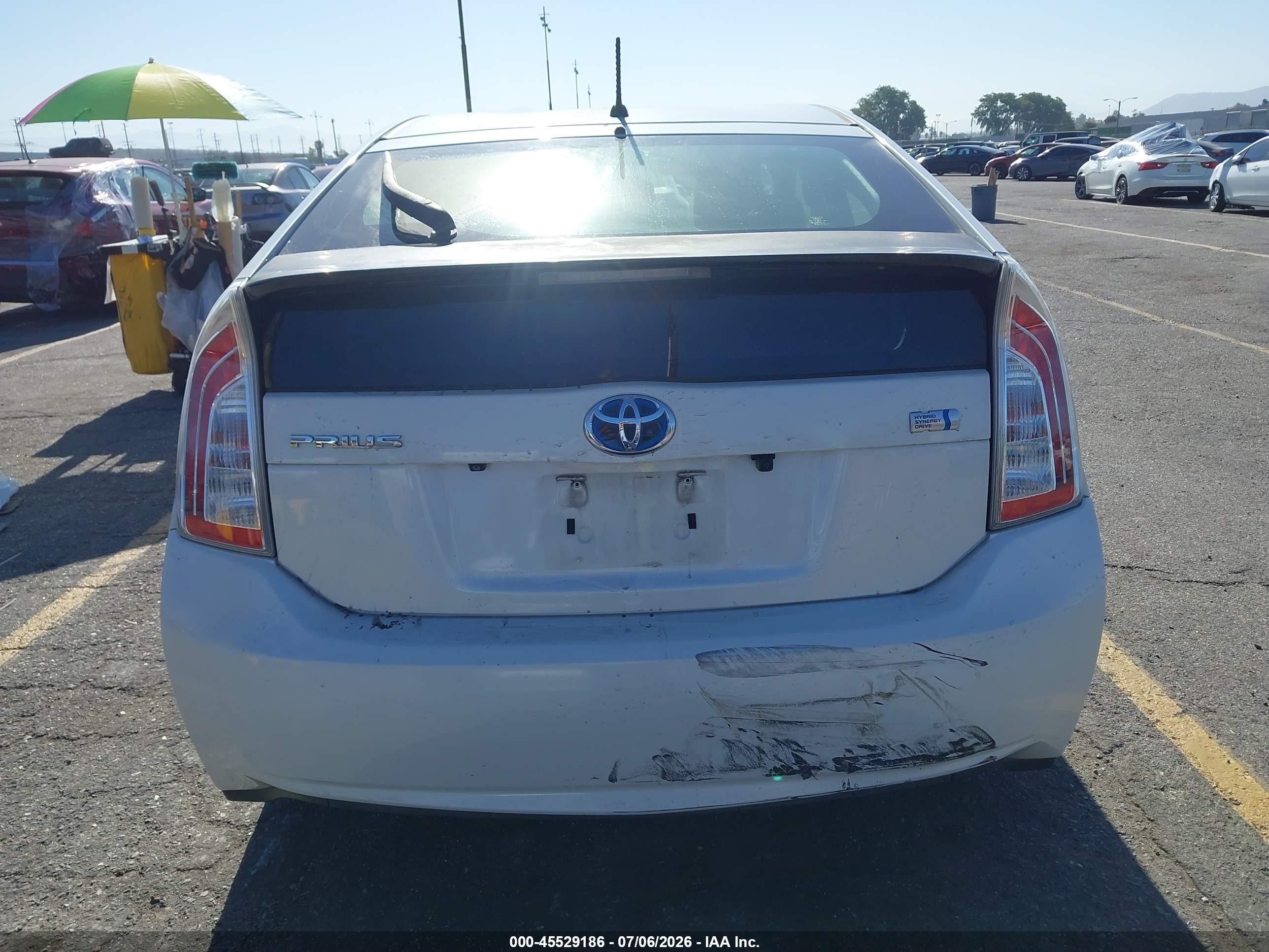 2015 Toyota Prius Two White vin: JTDKN3DU1F0414583
