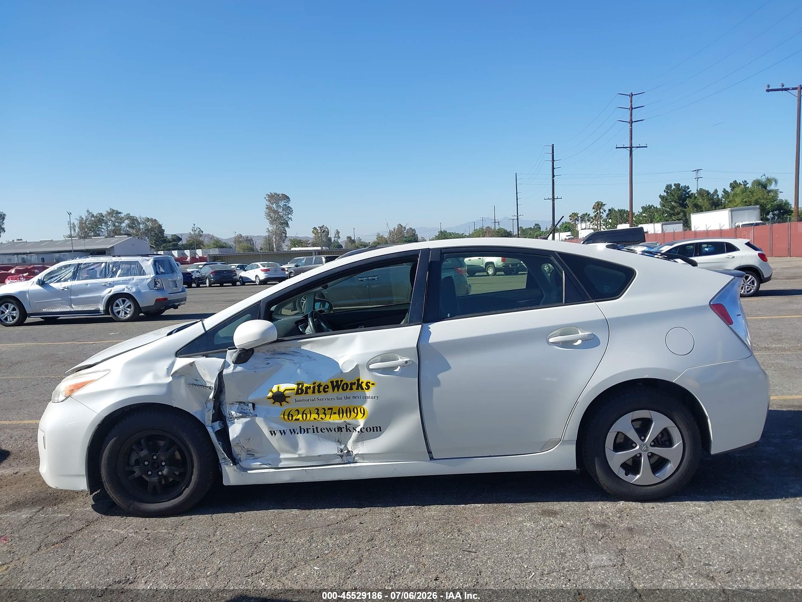 2015 Toyota Prius Two White vin: JTDKN3DU1F0414583