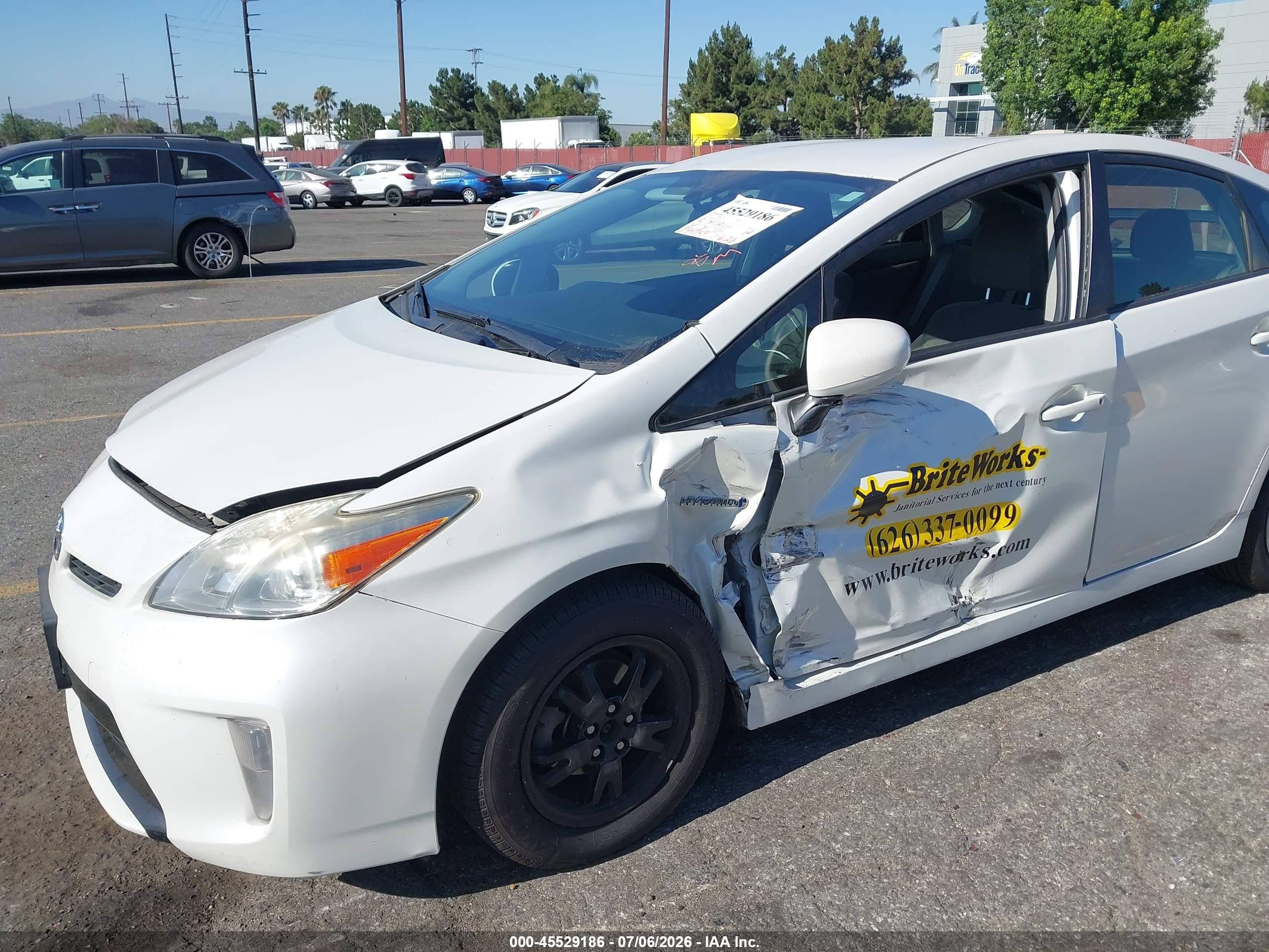 2015 Toyota Prius Two White vin: JTDKN3DU1F0414583