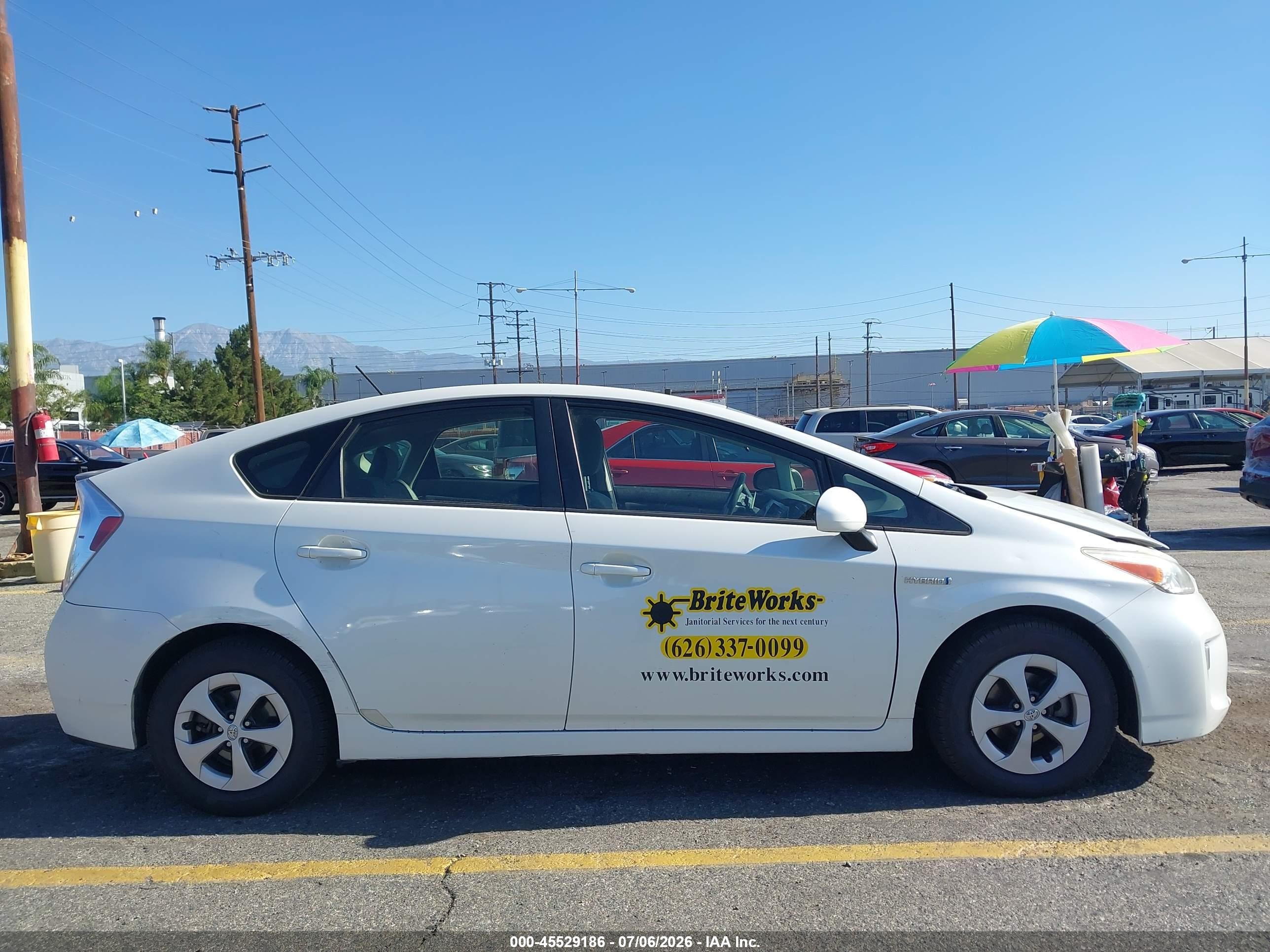 2015 Toyota Prius Two White vin: JTDKN3DU1F0414583
