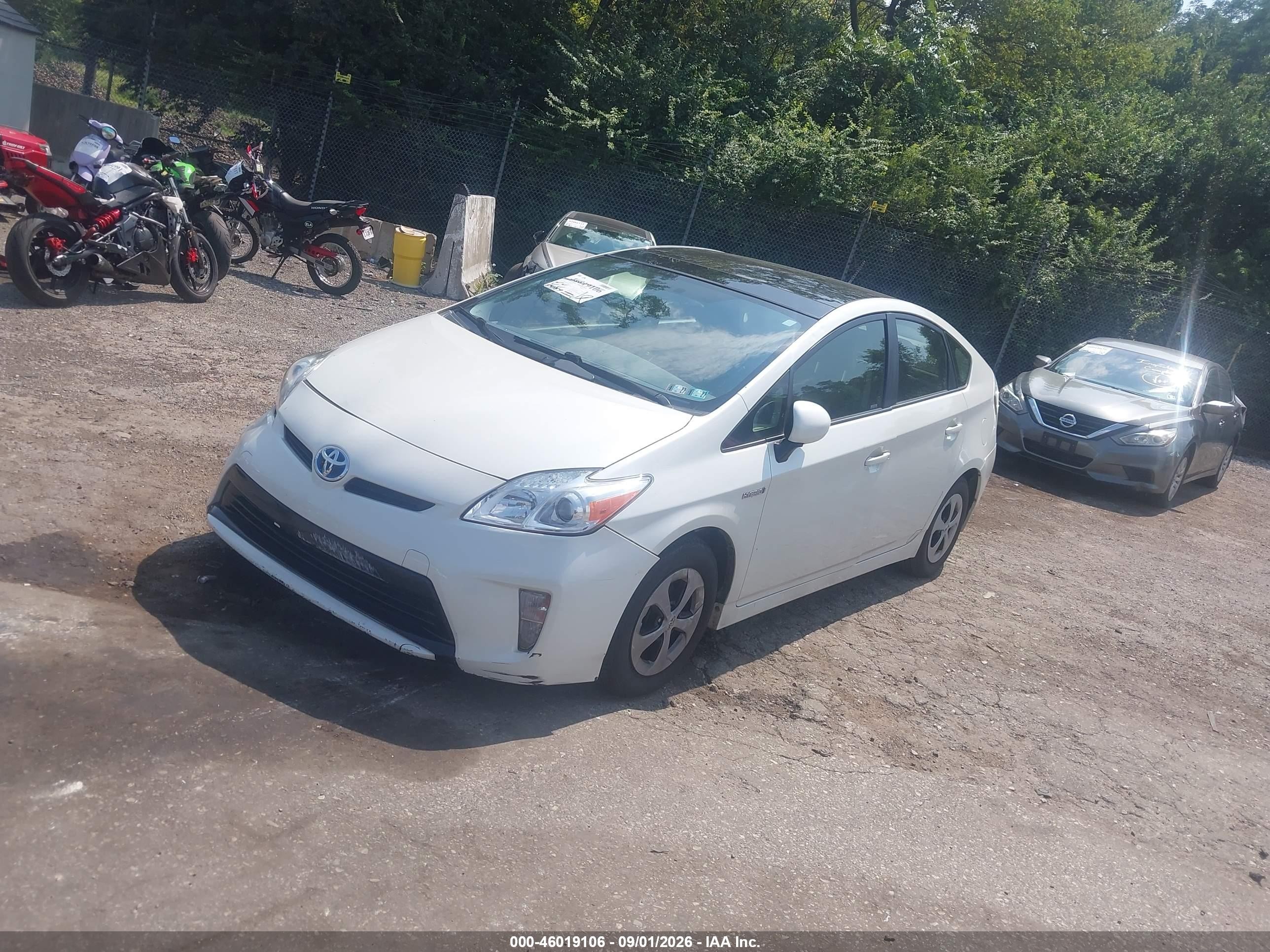 2015 Toyota Prius Three White vin: JTDKN3DU1F0433117