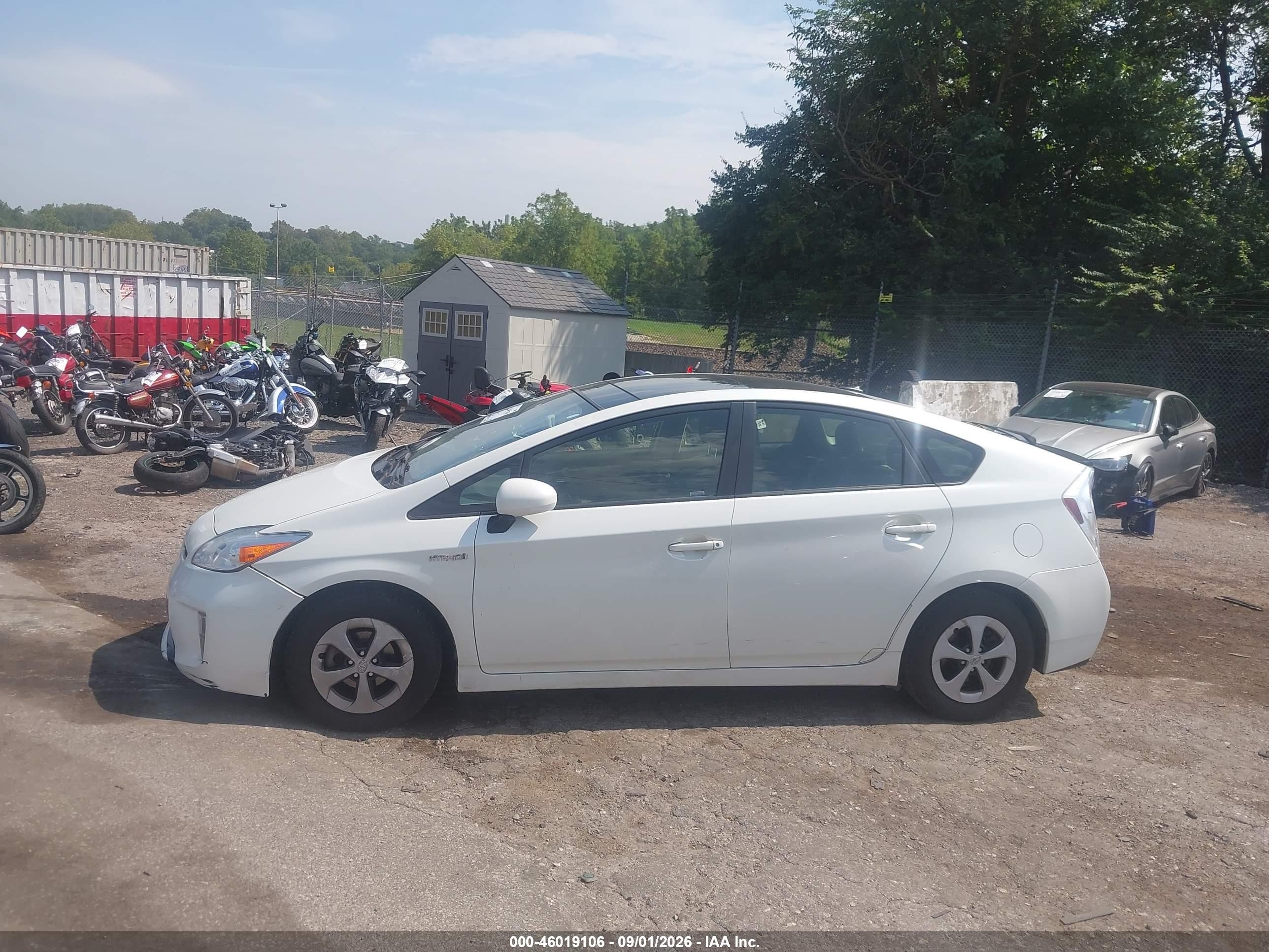 2015 Toyota Prius Three White vin: JTDKN3DU1F0433117