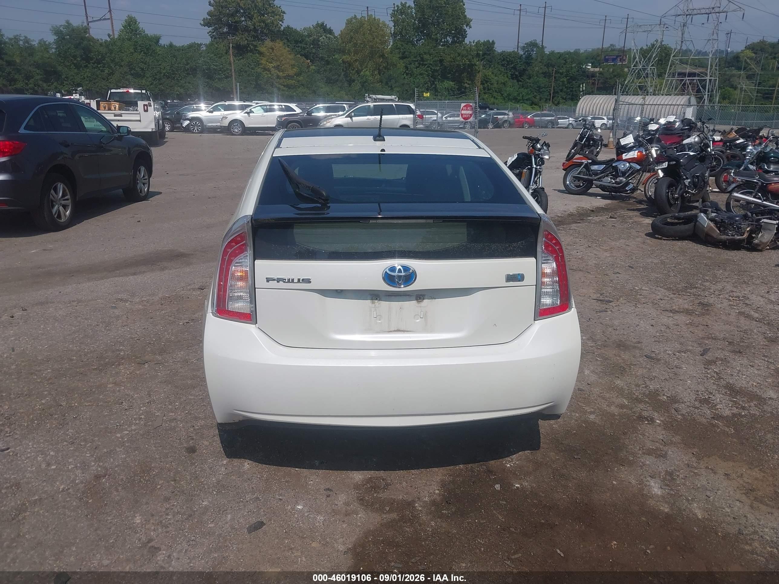 2015 Toyota Prius Three White vin: JTDKN3DU1F0433117