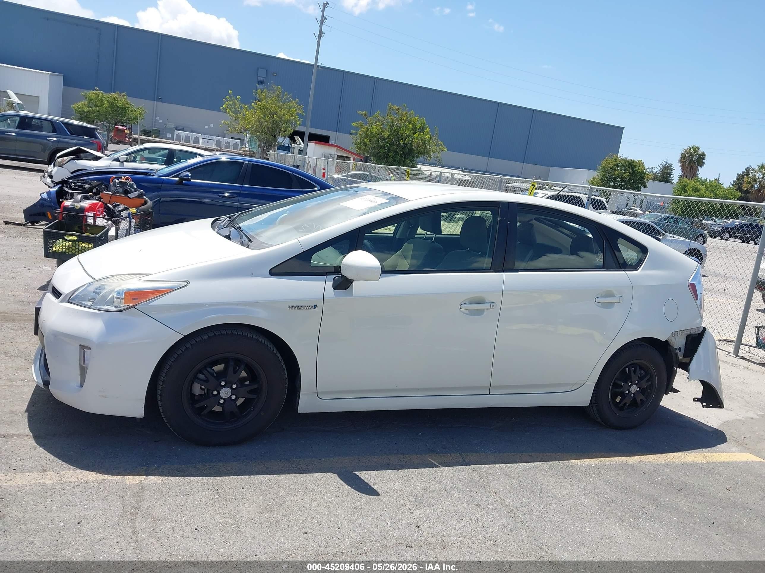 2015 Toyota Prius Two White vin: JTDKN3DU1F0453884