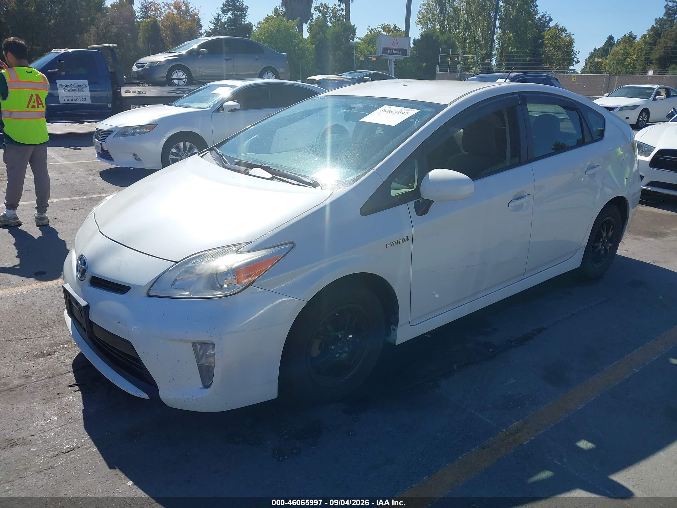 2015 Toyota Prius Two Белый vin: JTDKN3DU1F0468207