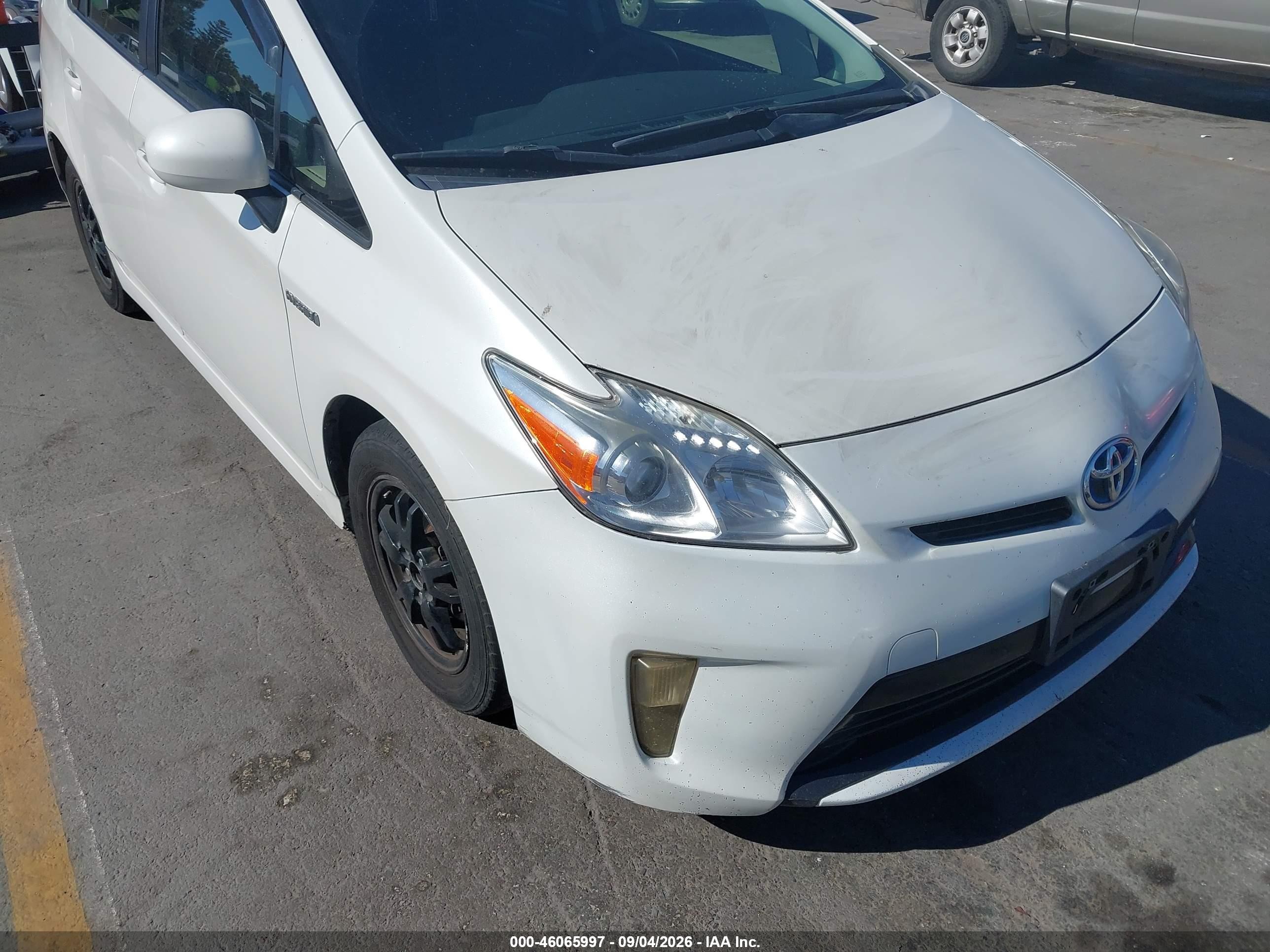 2015 Toyota Prius Two Белый vin: JTDKN3DU1F0468207