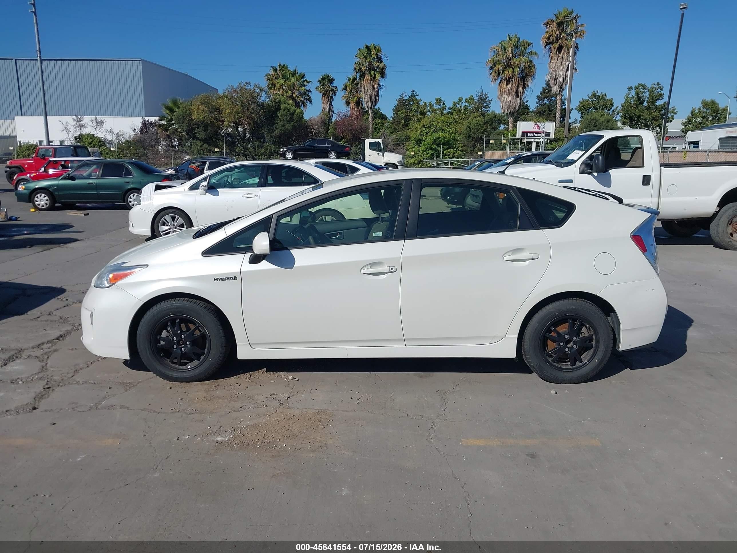 2015 Toyota Prius Two White vin: JTDKN3DU1F0470295
