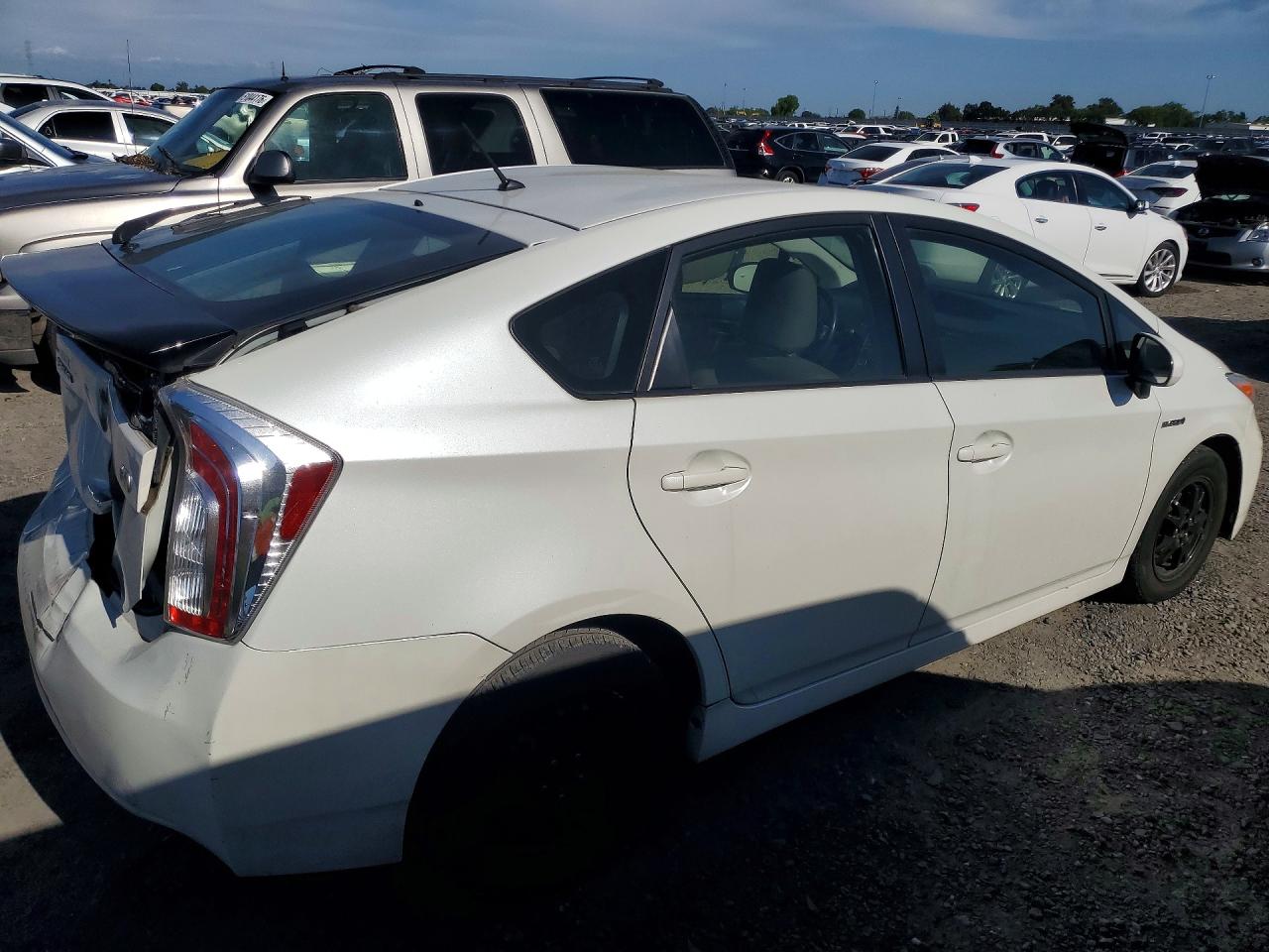 2015 Toyota Prius Two Белый vin: JTDKN3DU1F0484861