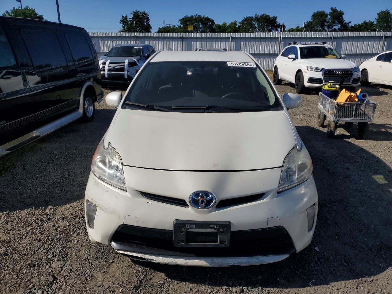 2015 Toyota Prius Two Белый vin: JTDKN3DU1F0484861