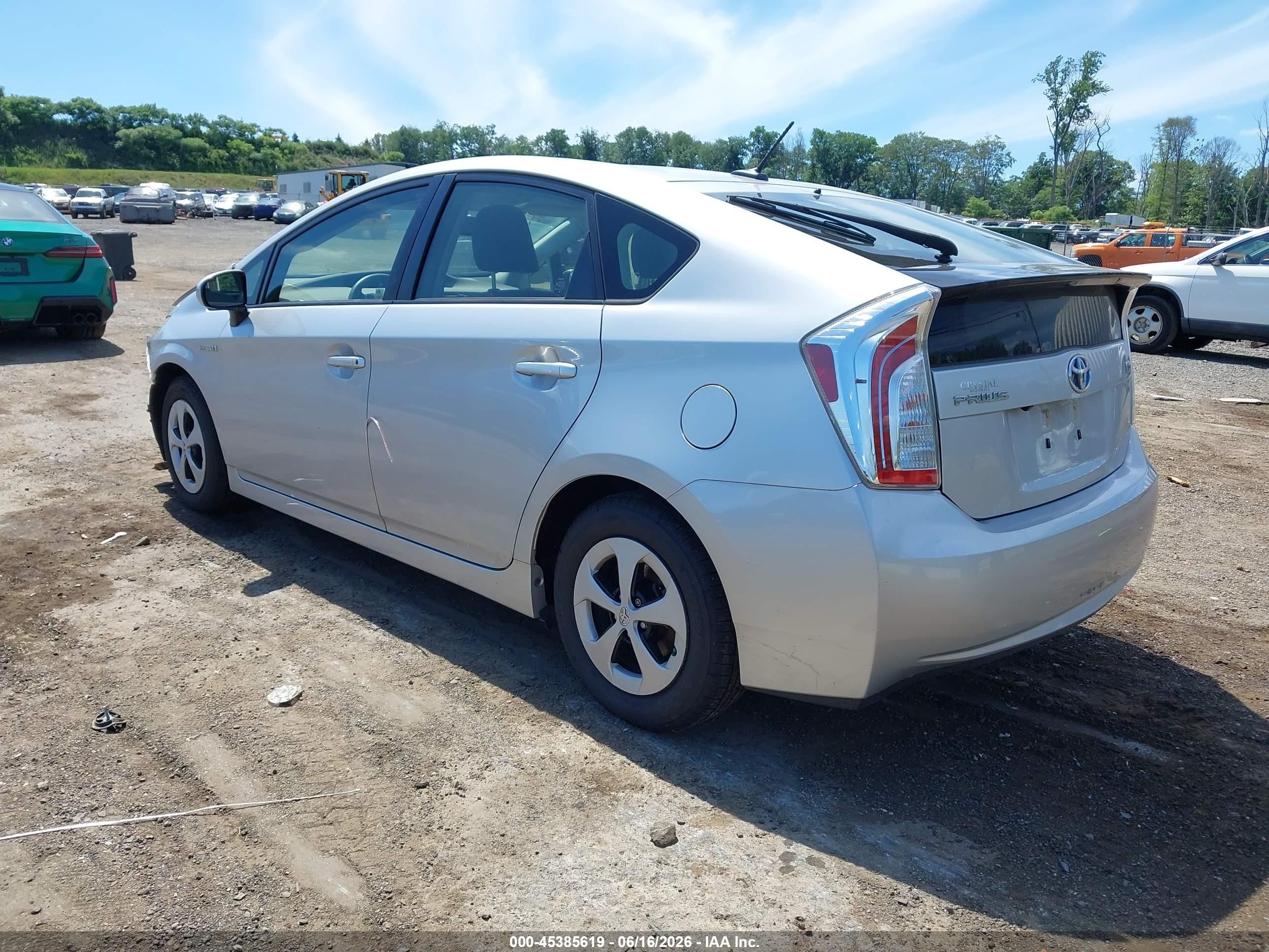 2015 Toyota Prius Four Silver vin: JTDKN3DU1F1881660