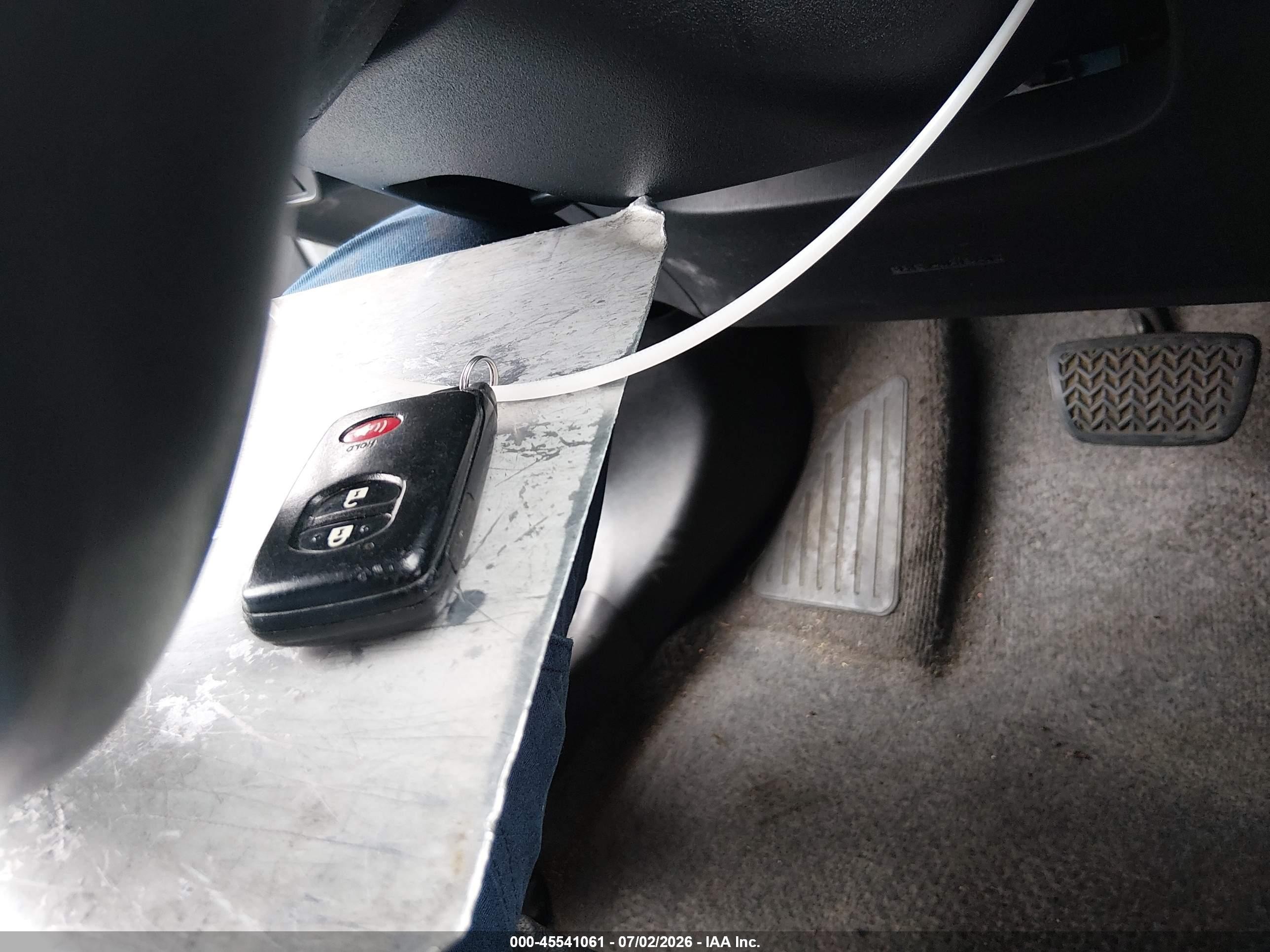 2015 Toyota Prius Two White vin: JTDKN3DU1F1911014