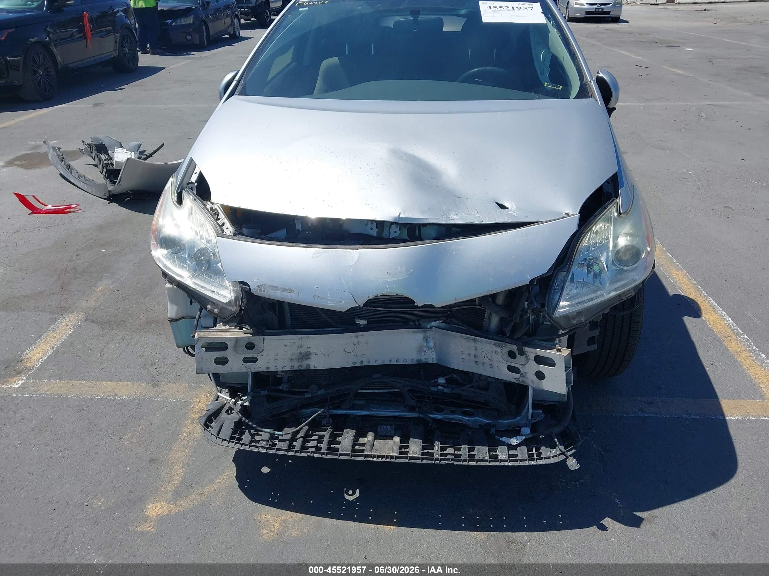 2015 Toyota Prius Two Серебряный vin: JTDKN3DU1F1941016