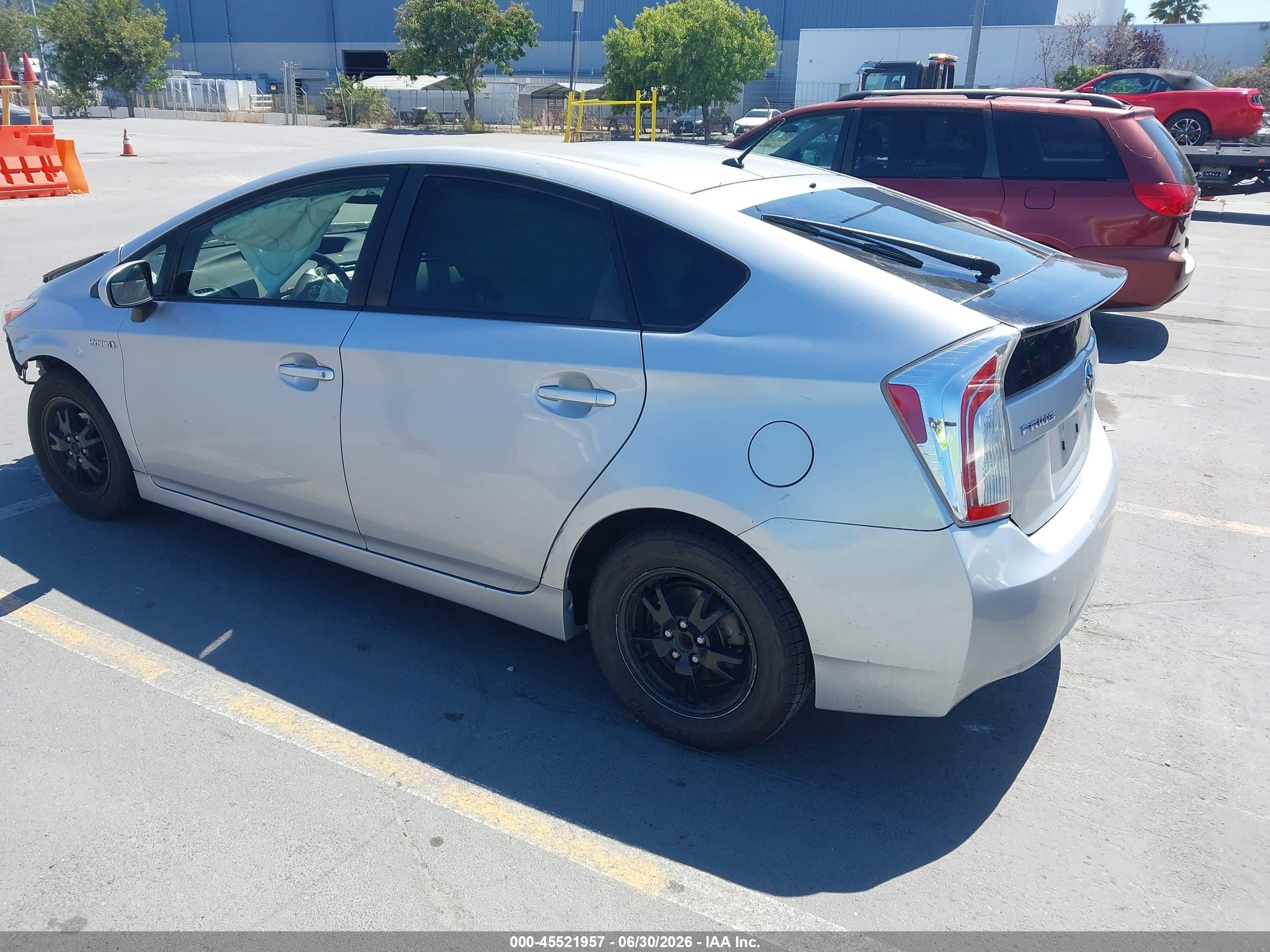 2015 Toyota Prius Two Серебряный vin: JTDKN3DU1F1941016