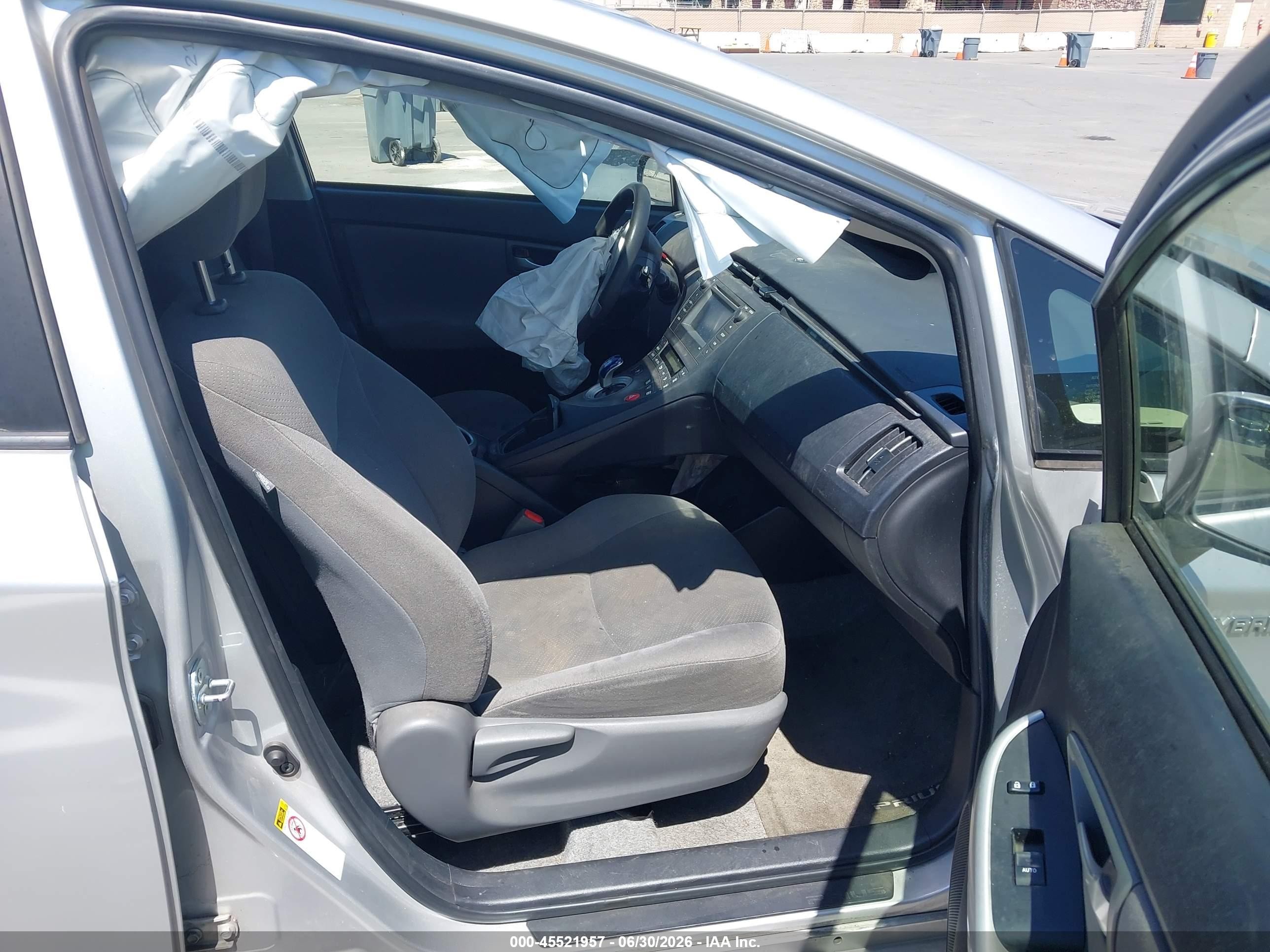 2015 Toyota Prius Two Серебряный vin: JTDKN3DU1F1941016