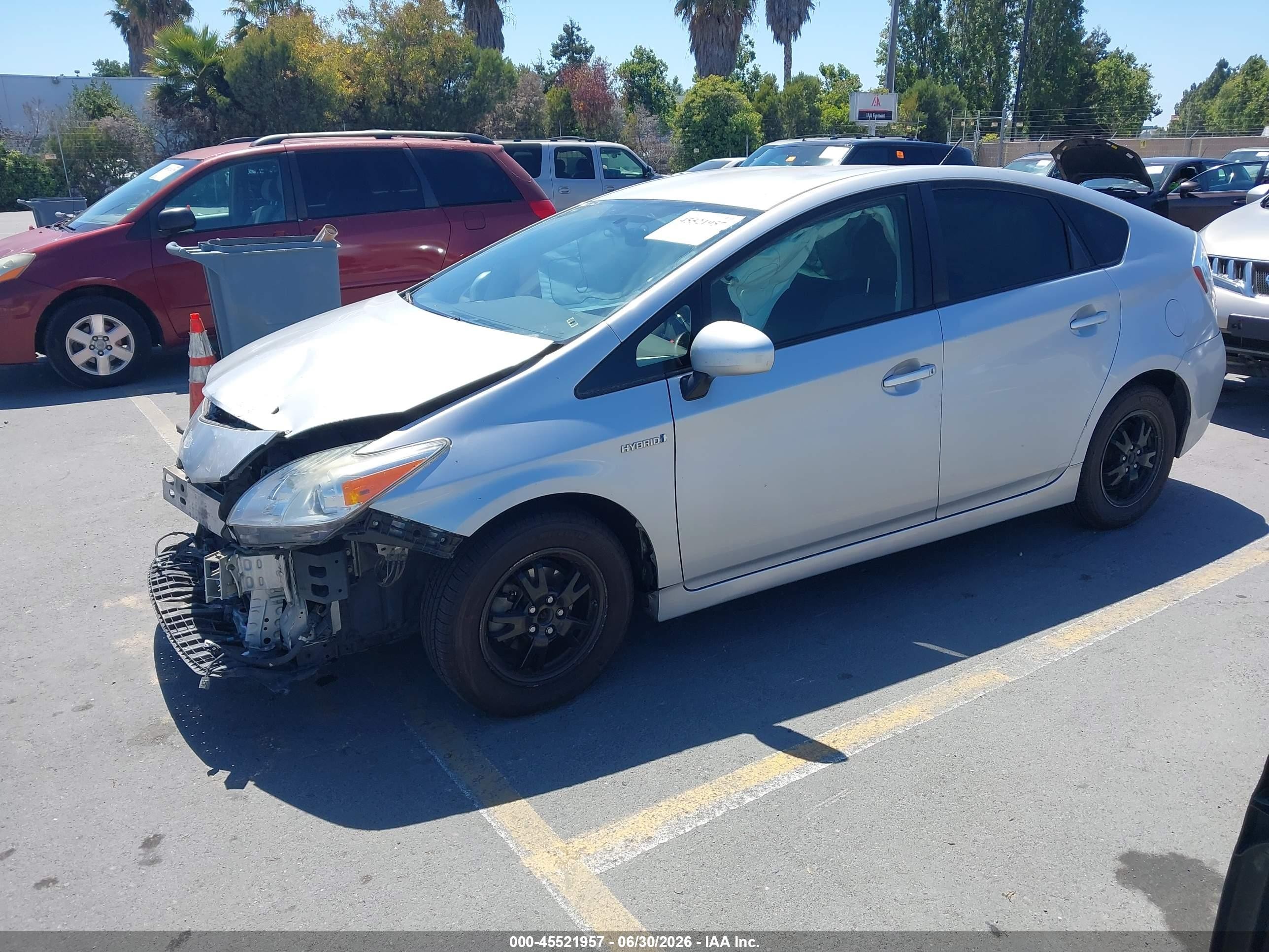 2015 Toyota Prius Two Серебряный vin: JTDKN3DU1F1941016