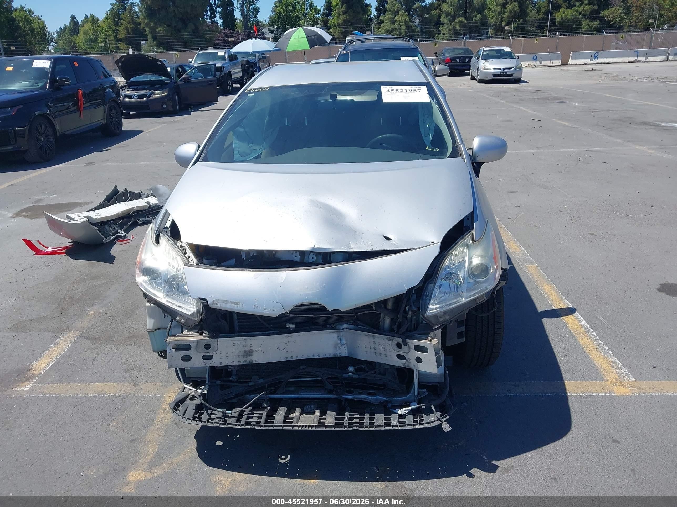 2015 Toyota Prius Two Серебряный vin: JTDKN3DU1F1941016