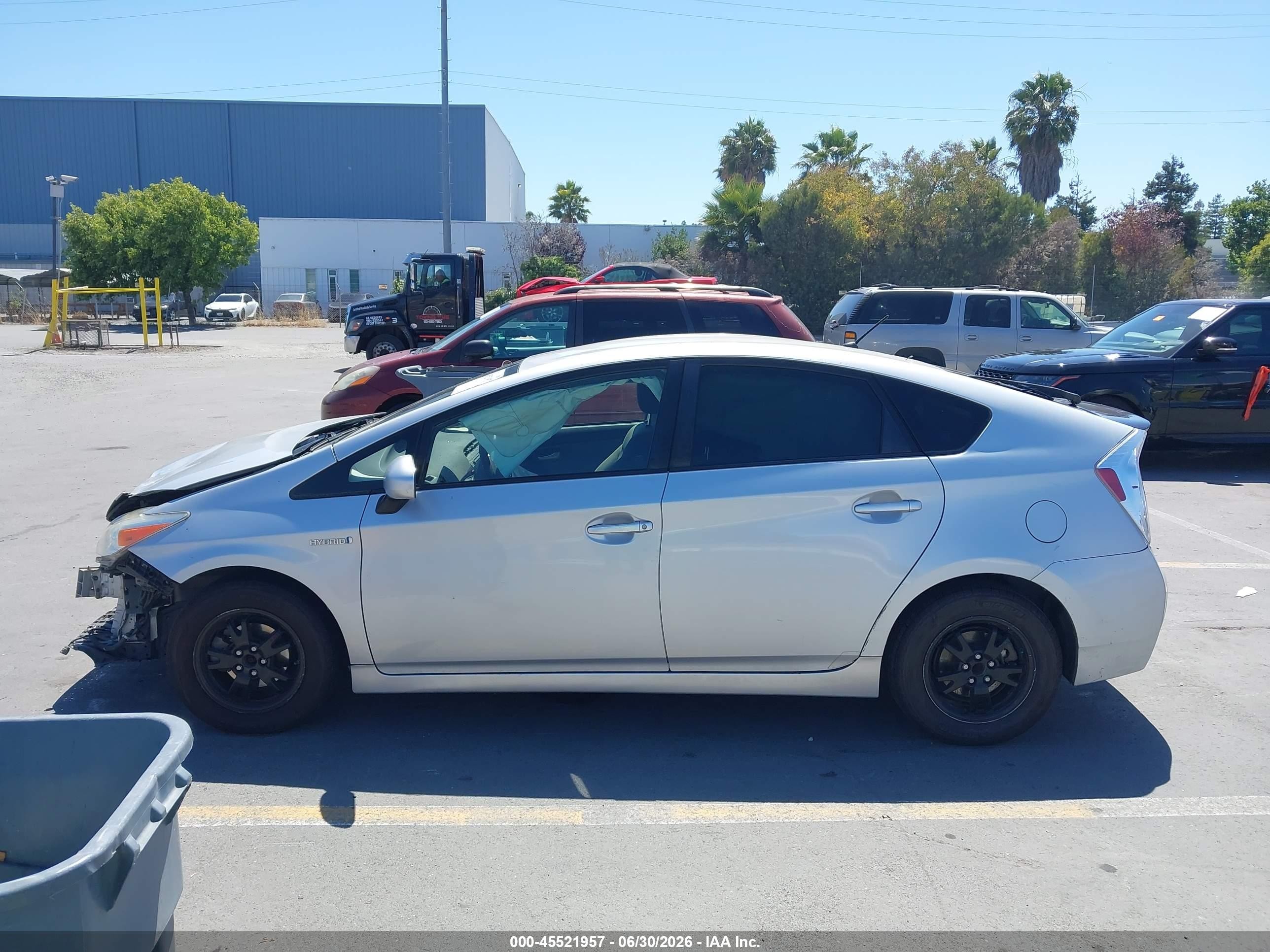 2015 Toyota Prius Two Серебряный vin: JTDKN3DU1F1941016