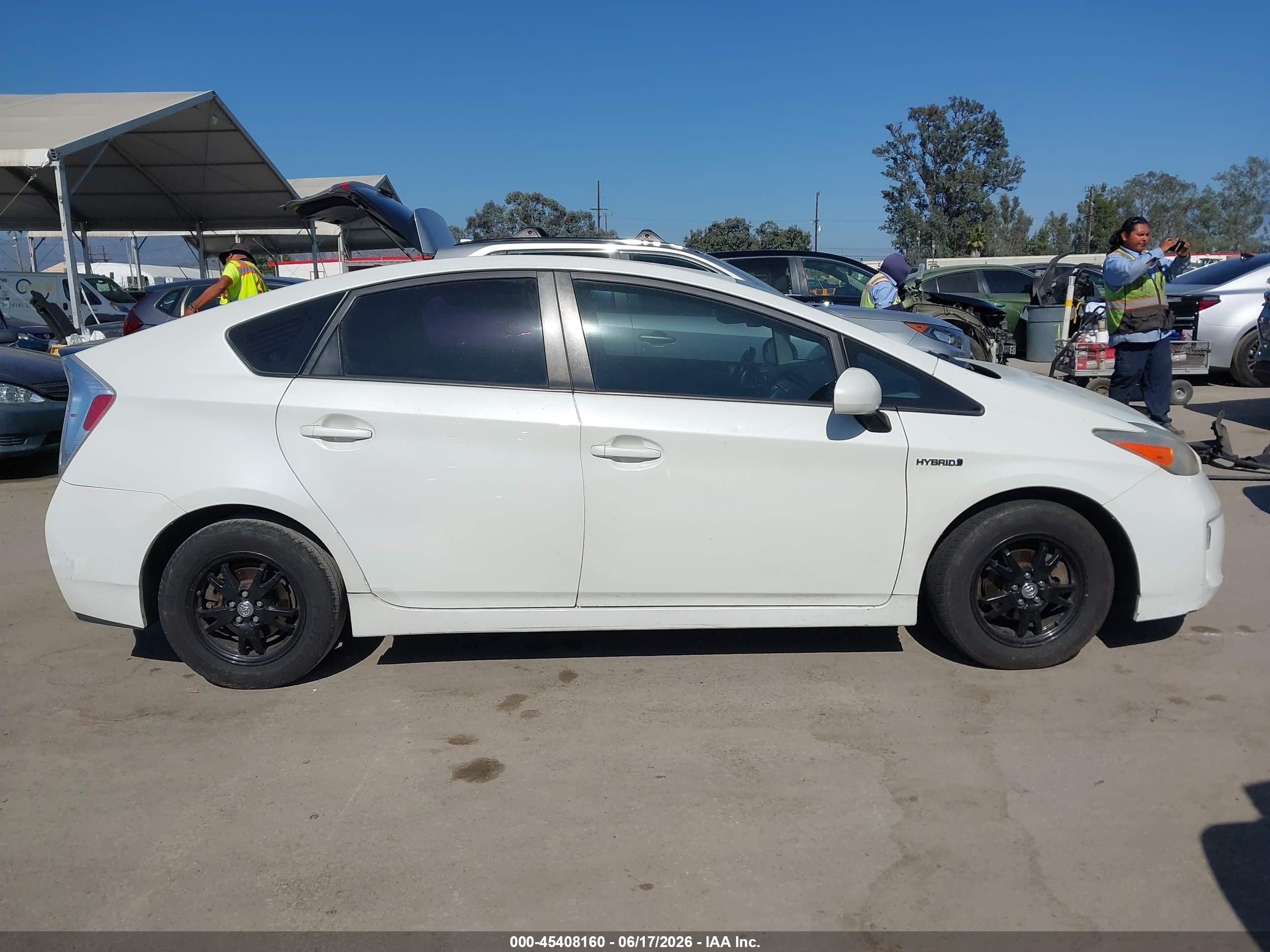 2015 Toyota Prius Two White vin: JTDKN3DU1F1997814
