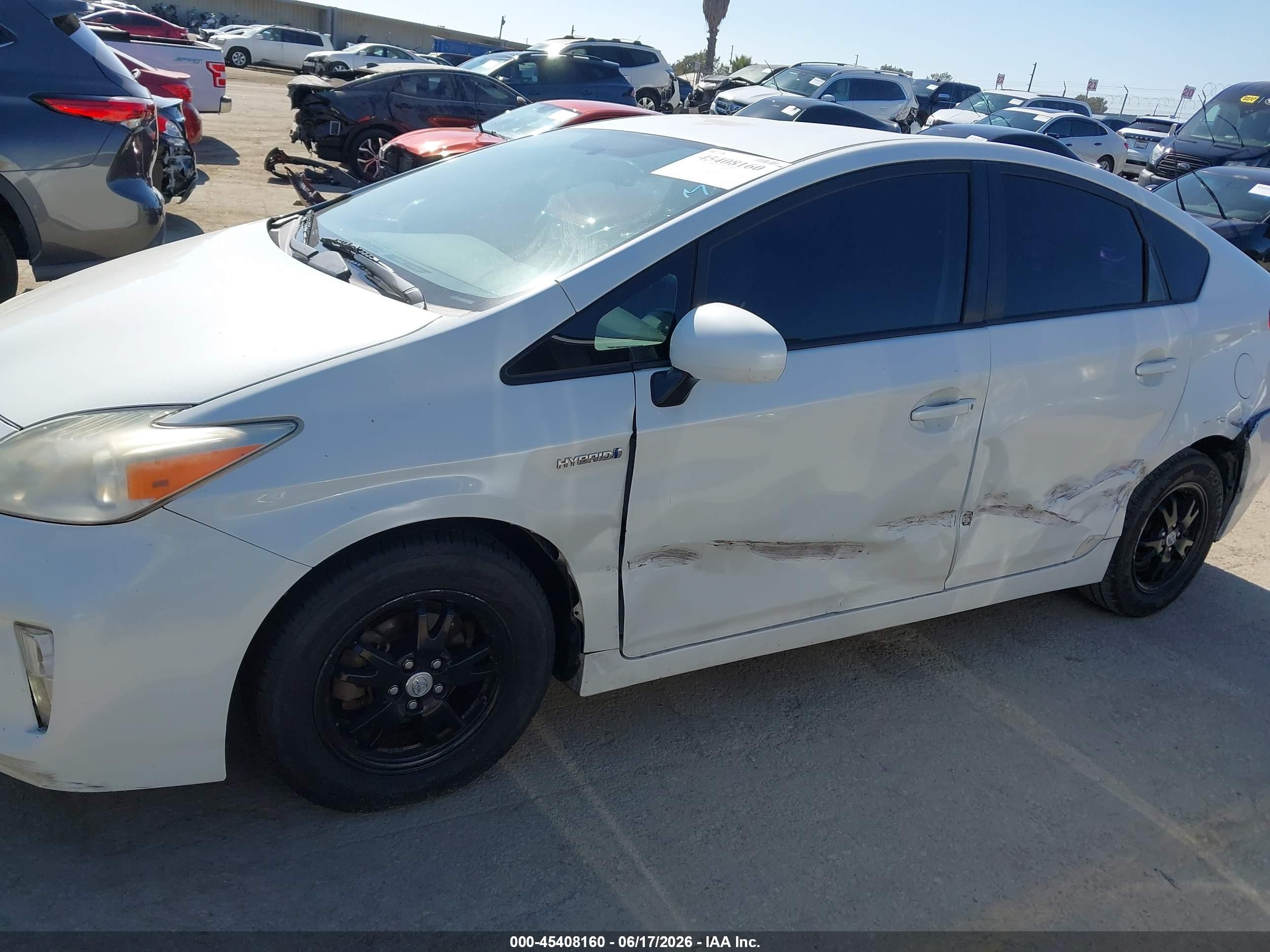 2015 Toyota Prius Two White vin: JTDKN3DU1F1997814