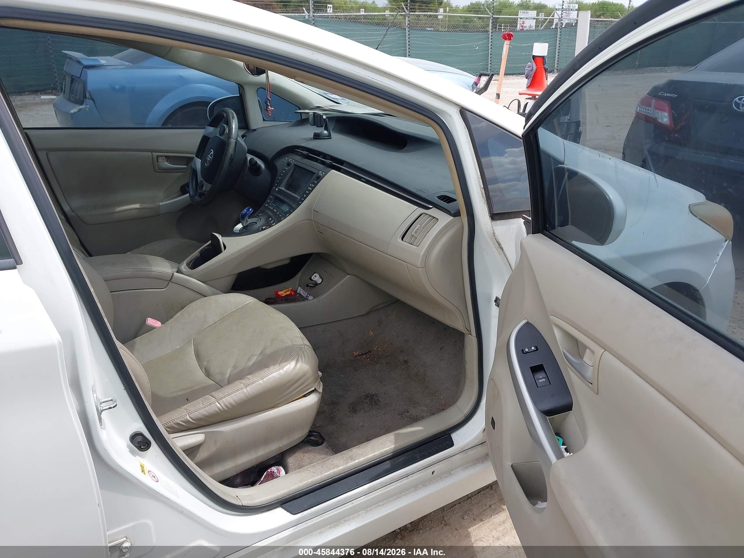 2010 Toyota Prius Iv White vin: JTDKN3DU2A0056628