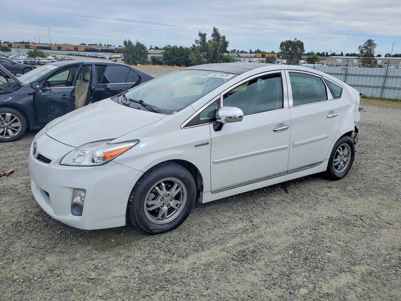 2010 Toyota Prius Iv Белый vin: JTDKN3DU2A0164313