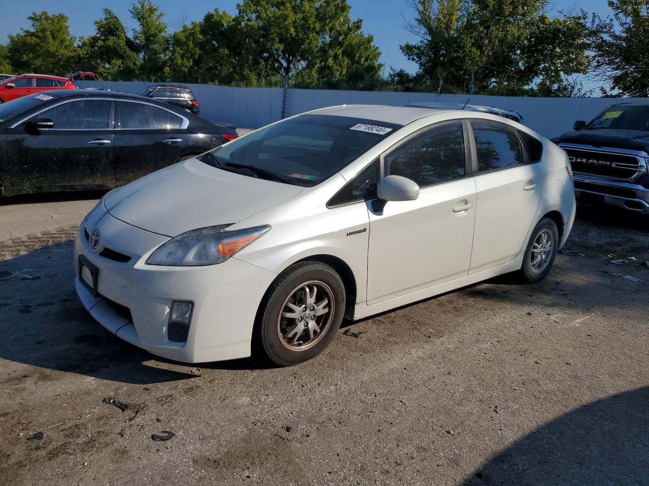 2010 Toyota Prius Iv White vin: JTDKN3DU2A1010887