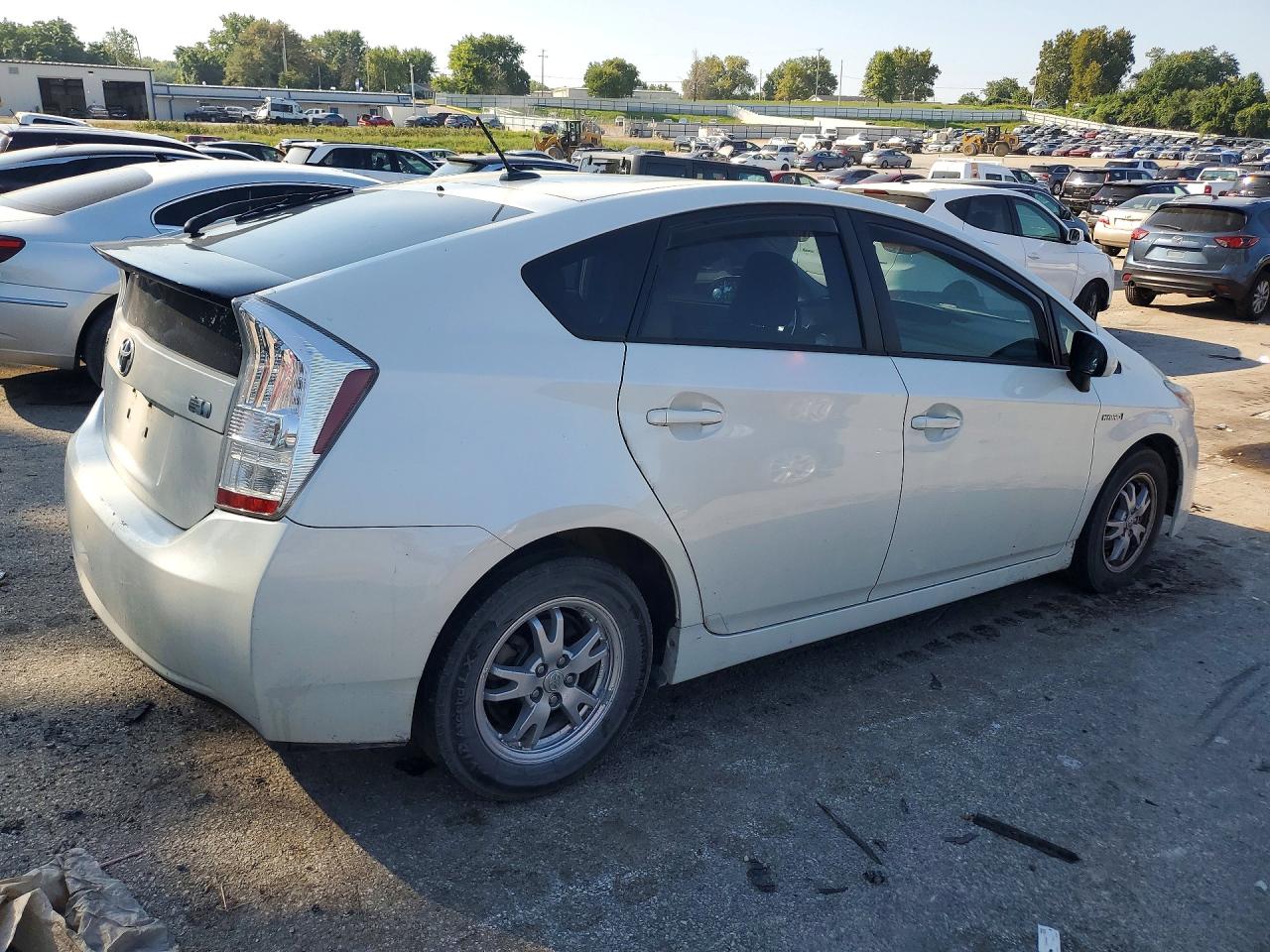 2010 Toyota Prius Iv White vin: JTDKN3DU2A1010887