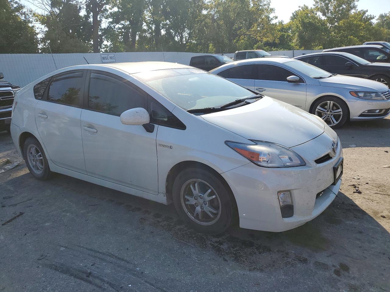 2010 Toyota Prius Iv White vin: JTDKN3DU2A1010887