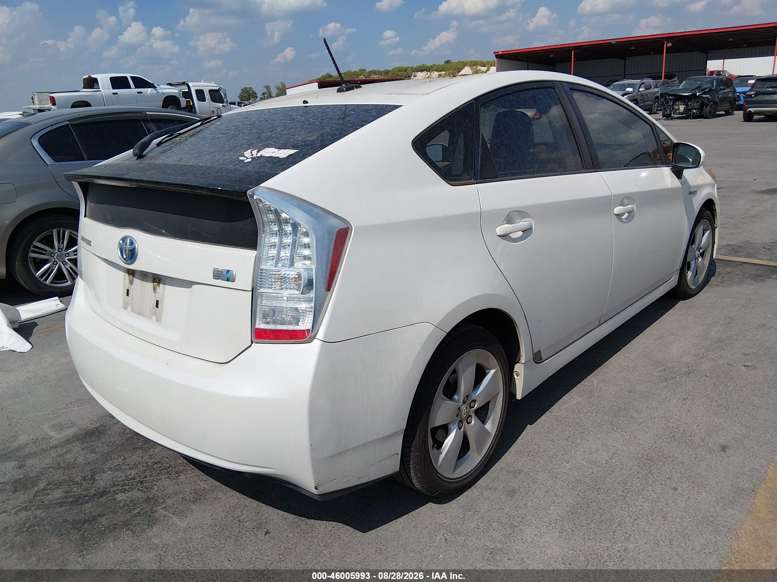2010 Toyota Prius V White vin: JTDKN3DU2A1298782
