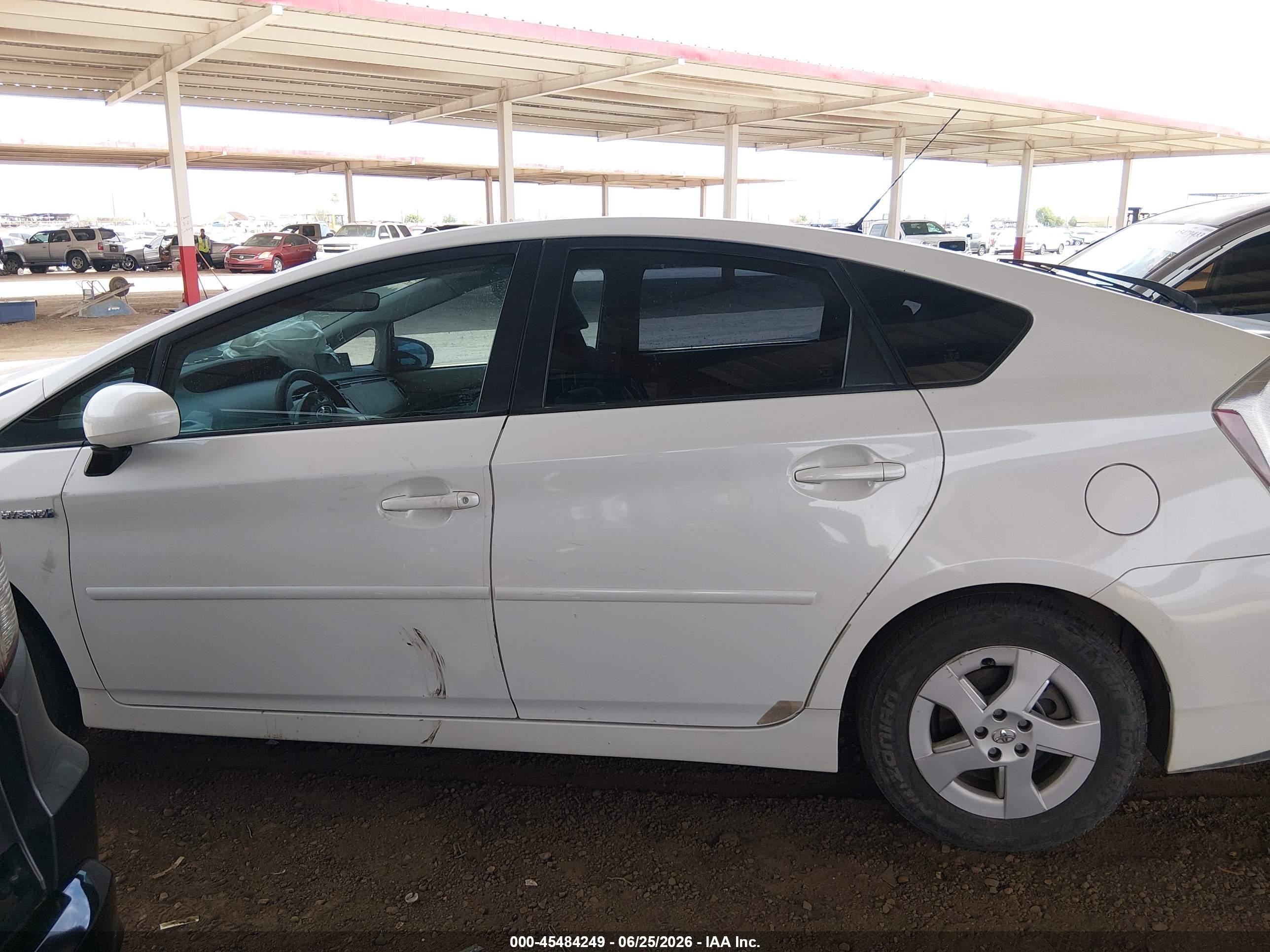 2011 Toyota Prius Two White vin: JTDKN3DU2B0248231