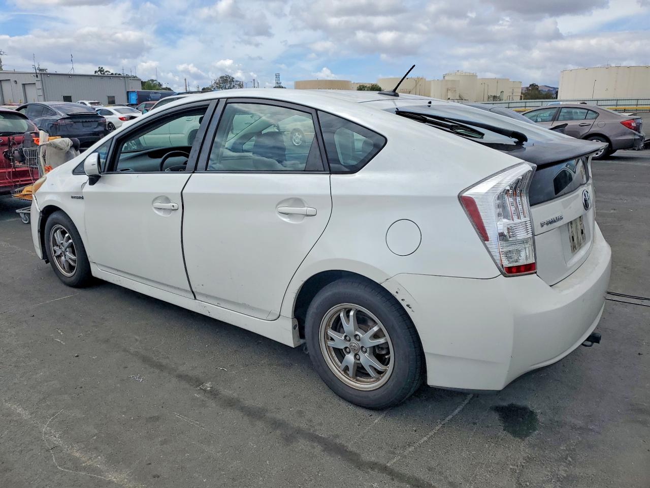 2011 Toyota Prius Three Белый vin: JTDKN3DU2B0249332