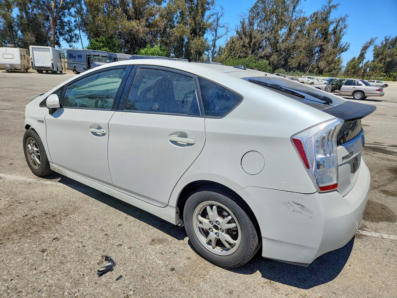 2011 Toyota Prius Three Белый vin: JTDKN3DU2B0252070