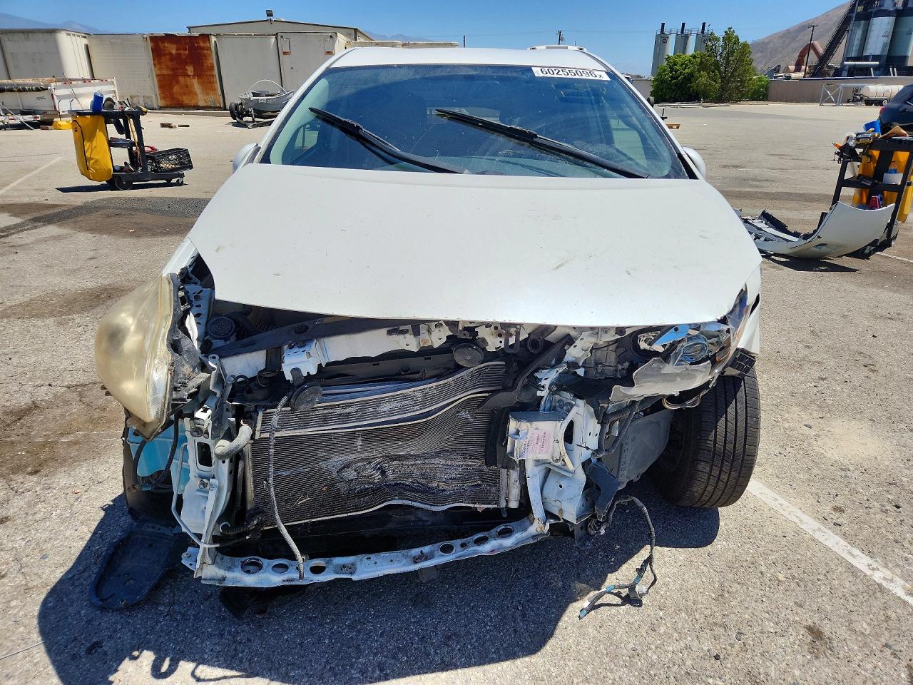 2011 Toyota Prius Three Белый vin: JTDKN3DU2B0252070