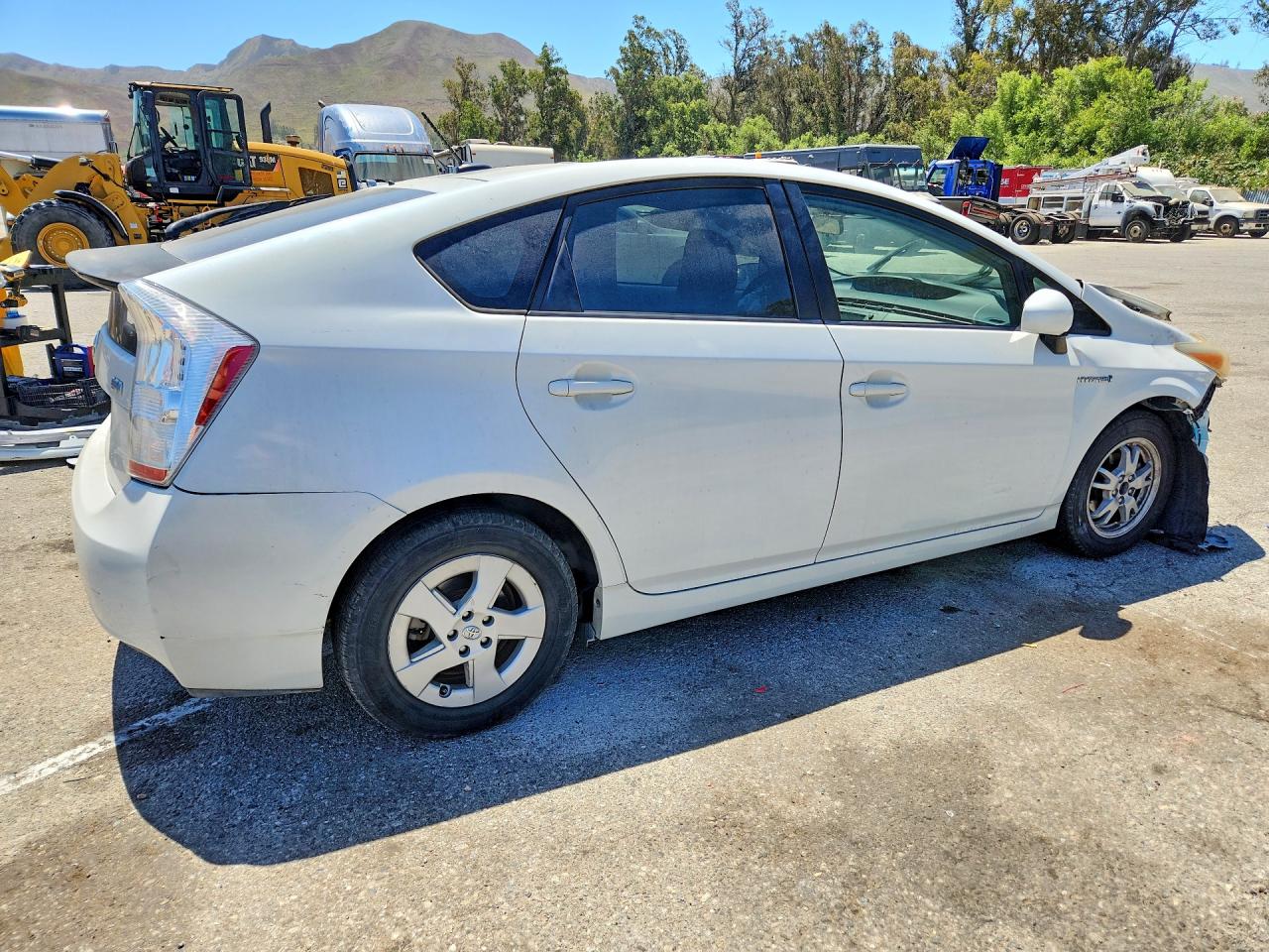 2011 Toyota Prius Three Белый vin: JTDKN3DU2B0252070