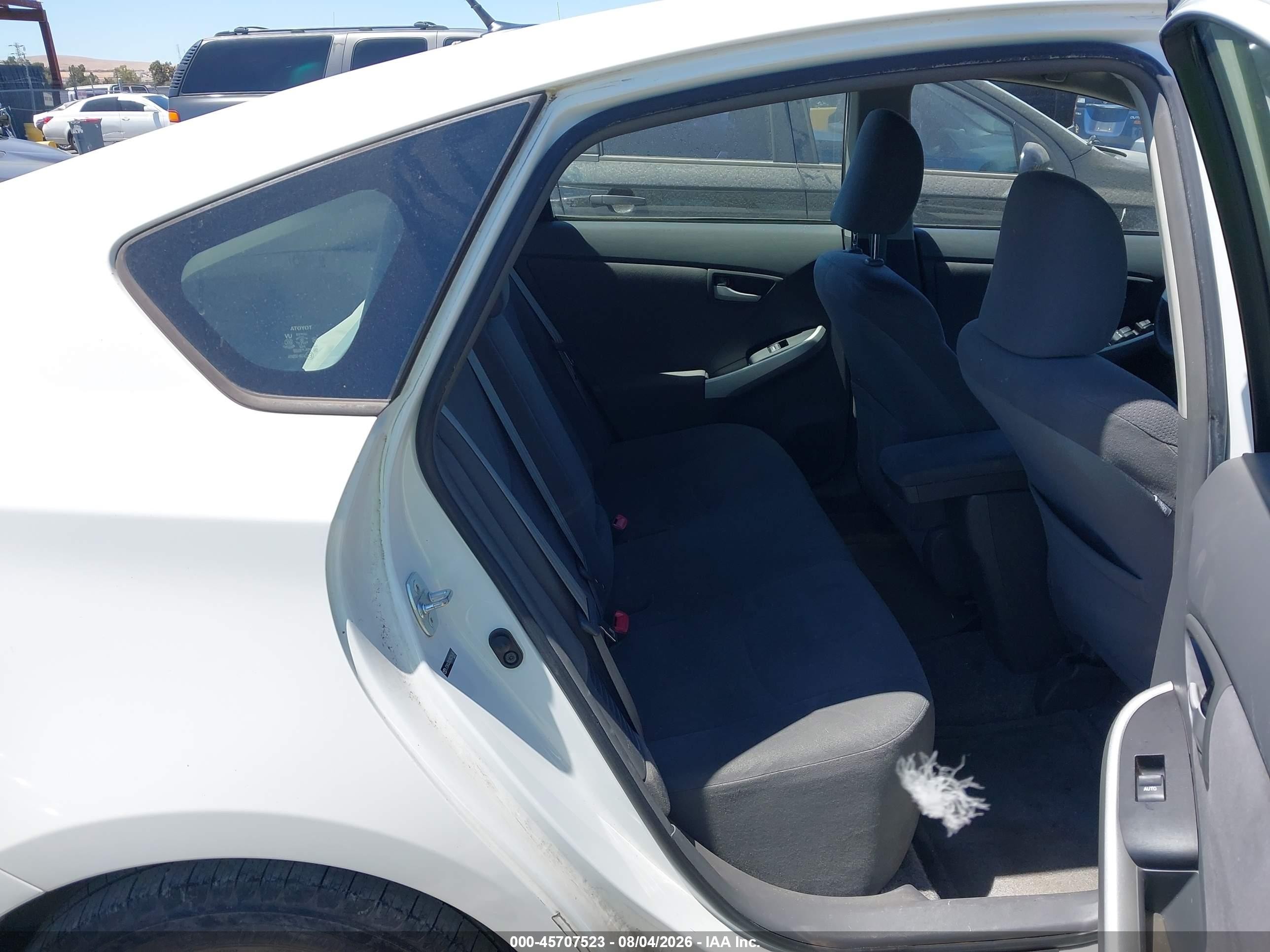 2011 Toyota Prius Two Белый vin: JTDKN3DU2B0256362