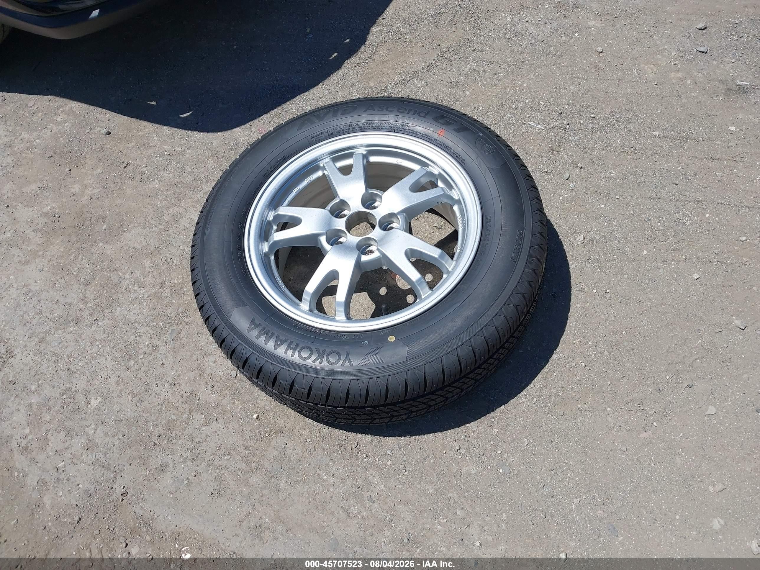 2011 Toyota Prius Two Белый vin: JTDKN3DU2B0256362