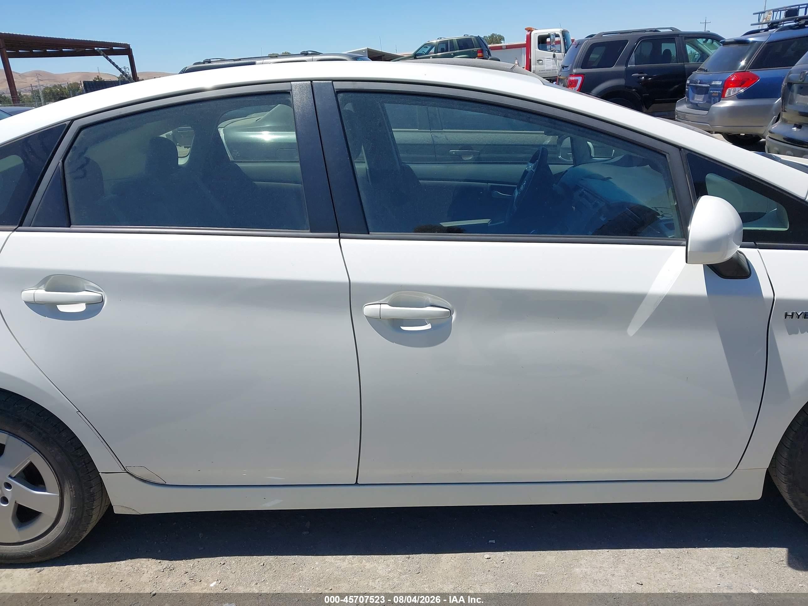 2011 Toyota Prius Two Белый vin: JTDKN3DU2B0256362