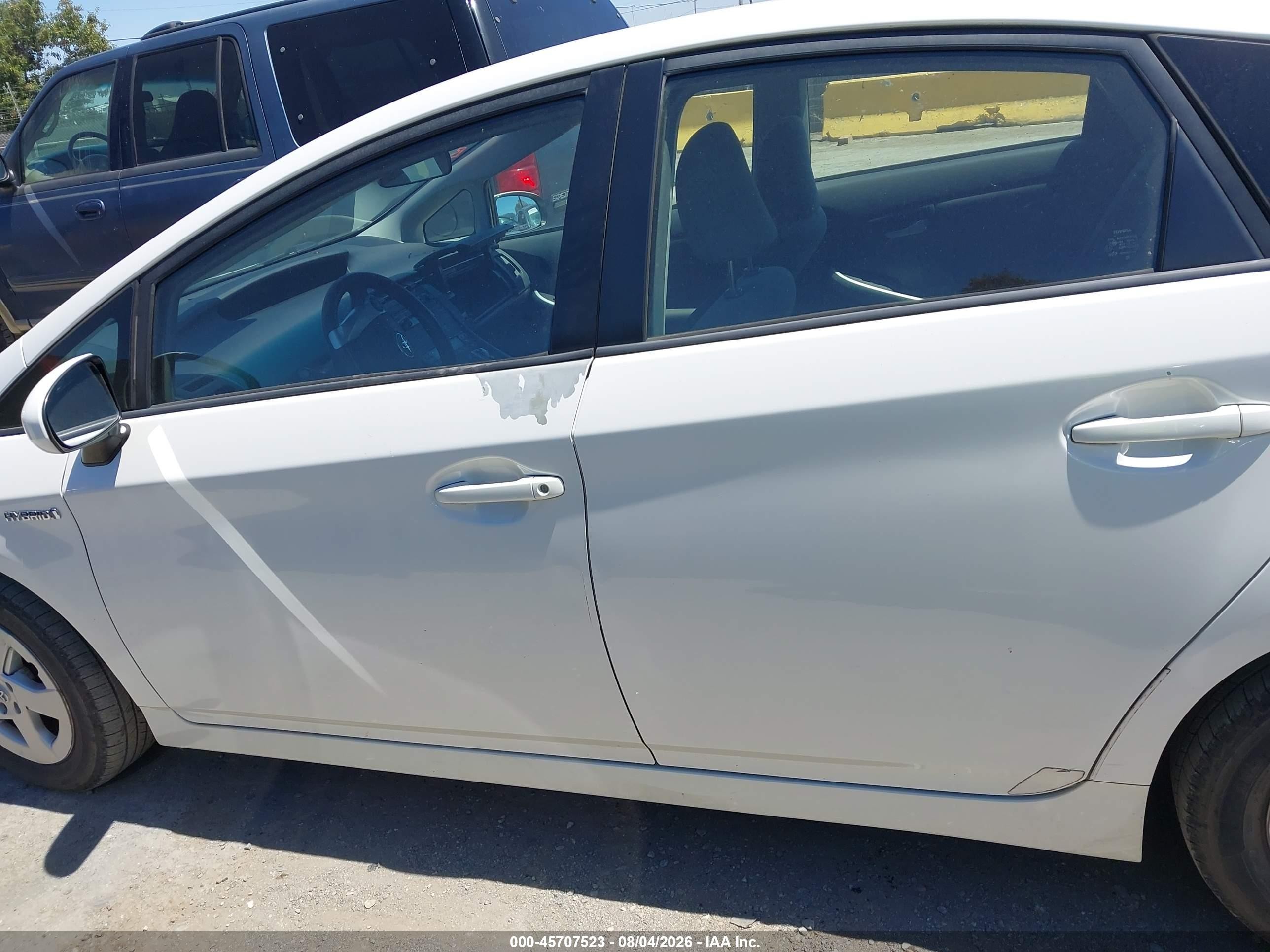 2011 Toyota Prius Two Белый vin: JTDKN3DU2B0256362